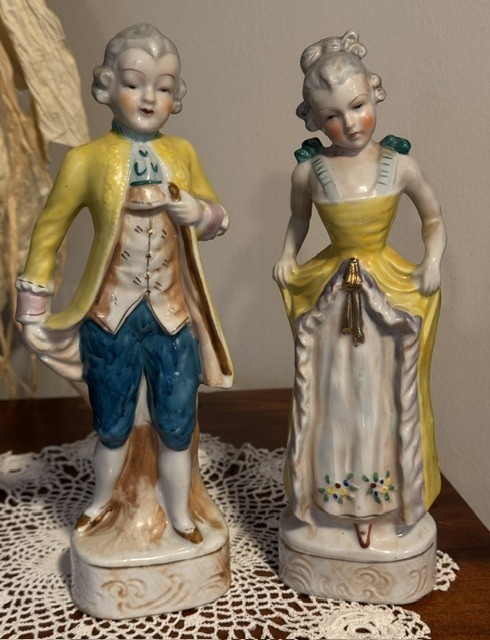 Beautiful Pair o 2 Occupied Japan Colonial Porcelain Figures Figurines 1940s 10\