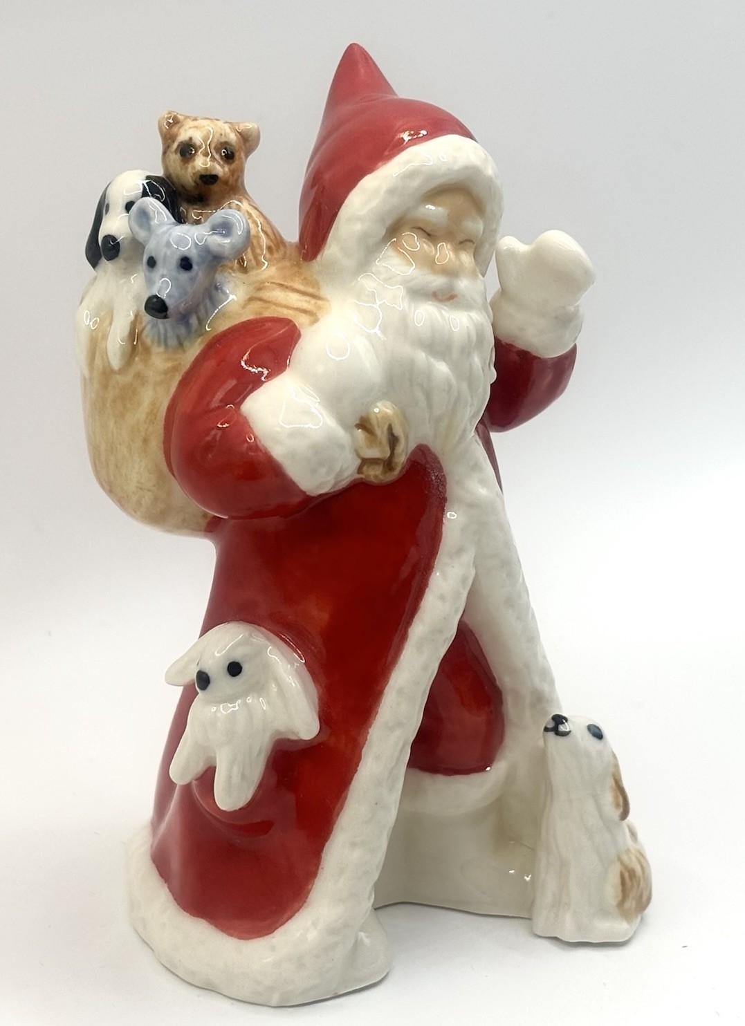 Royal Copenhagen 2017 Annual Santa Limited Edition Figurine Gifts Dogs In BOX