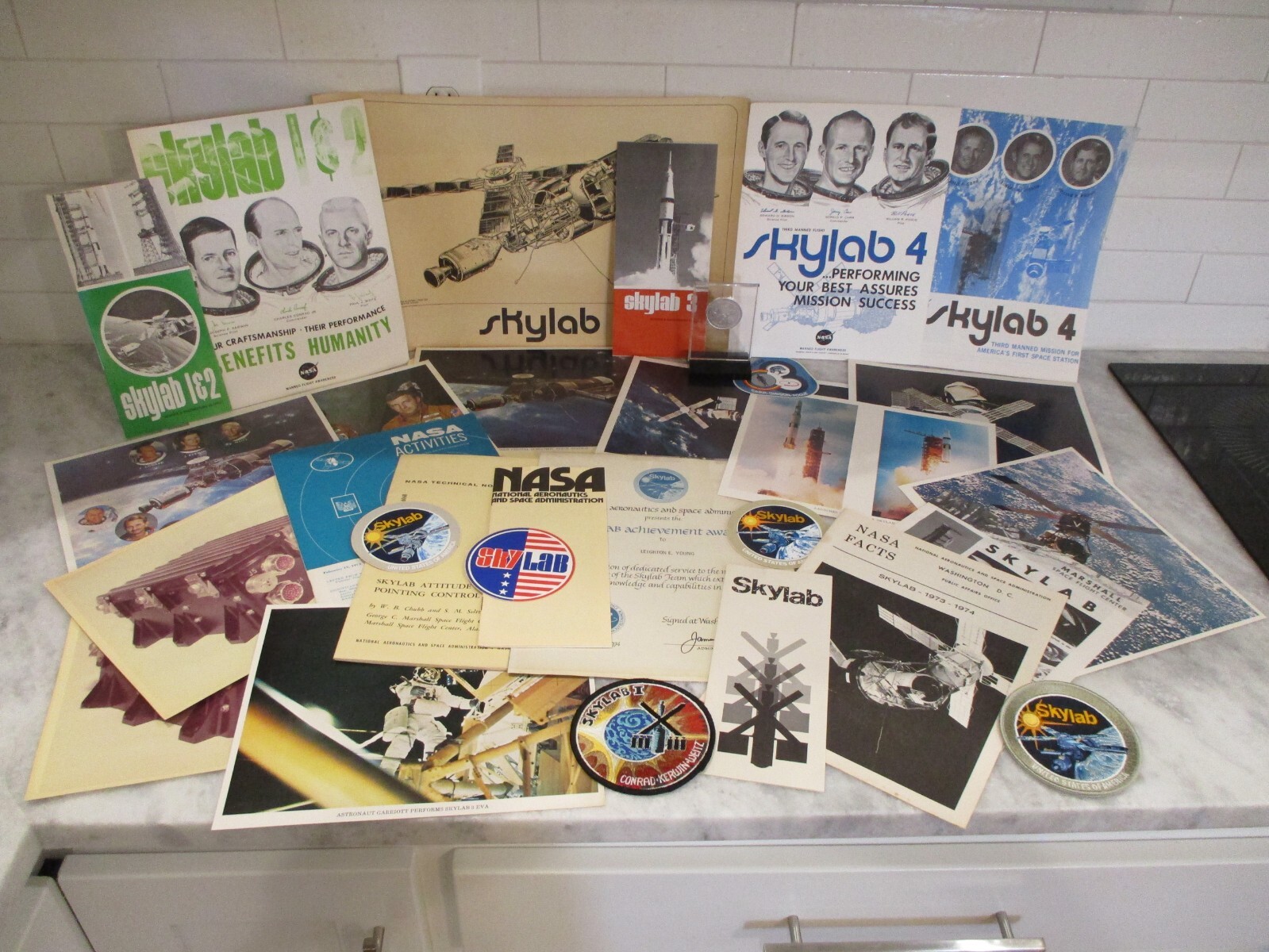 NASA MSFC SKYLAB FLOWN METAL COIN POSTER 1st GEN PHOTOS++ PROGRAM MGR DESK-1970s