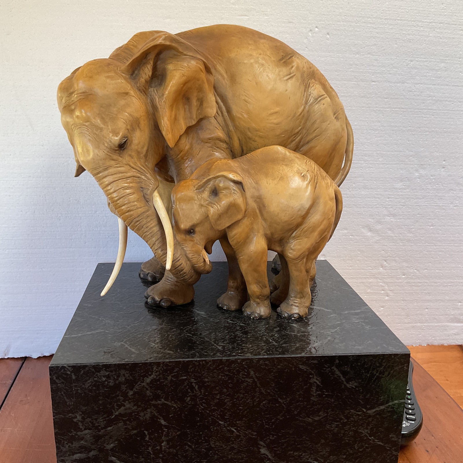 Guido Cacciapuoti Mother Baby Elephant Sculpture Signed Italy Terracotta 1930s Guido Cacciapuoti Mother Baby Elephant Sculpture Signed Italy Terracotta 1930s