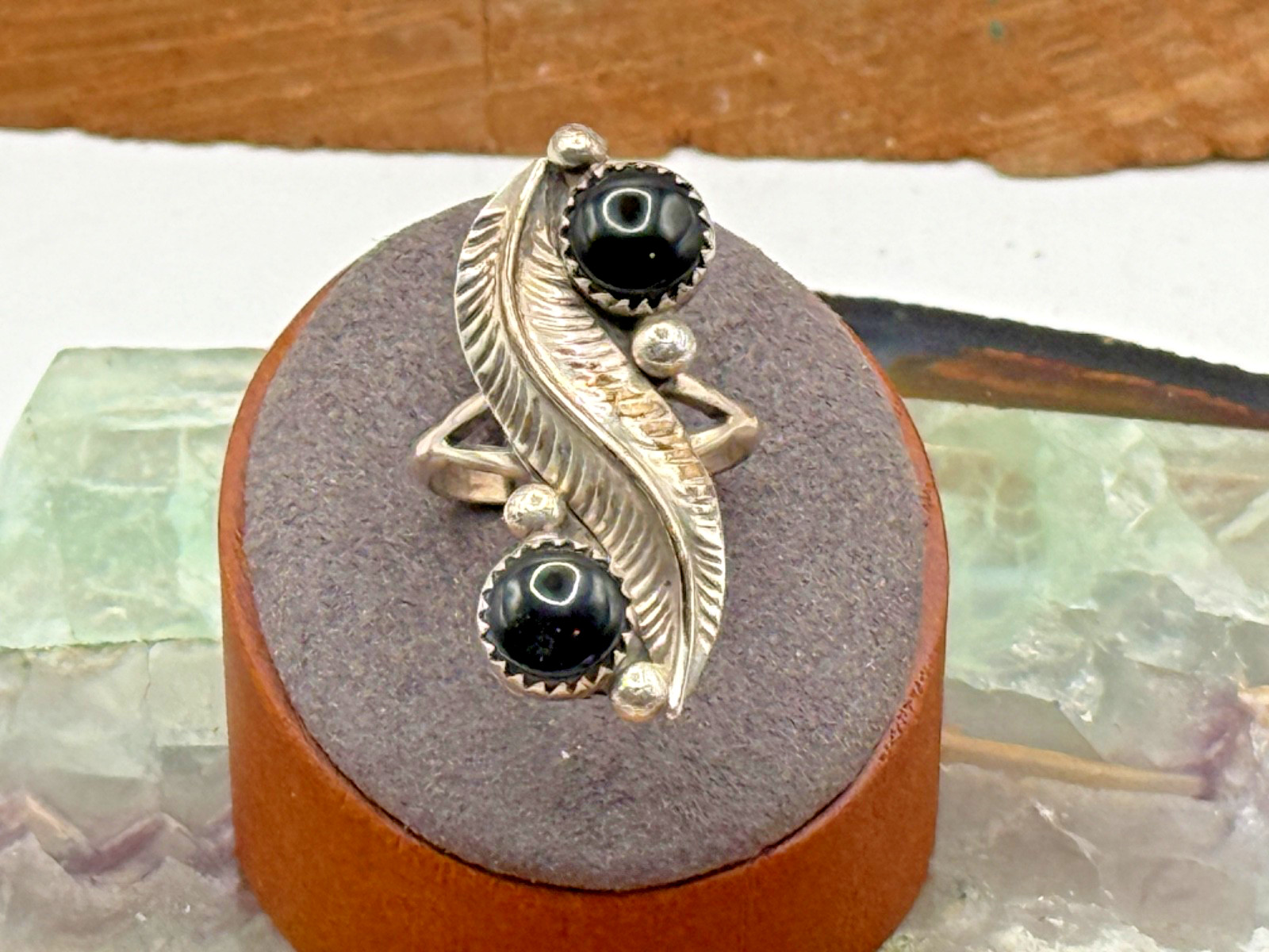 Vintage Lennie Mariano Navajo Sterling Black Onyx Feather ring Sz 6--2376.26 Vintage Lennie Mariano Navajo Sterling Black Onyx Feather ring Sz 6--2376.26