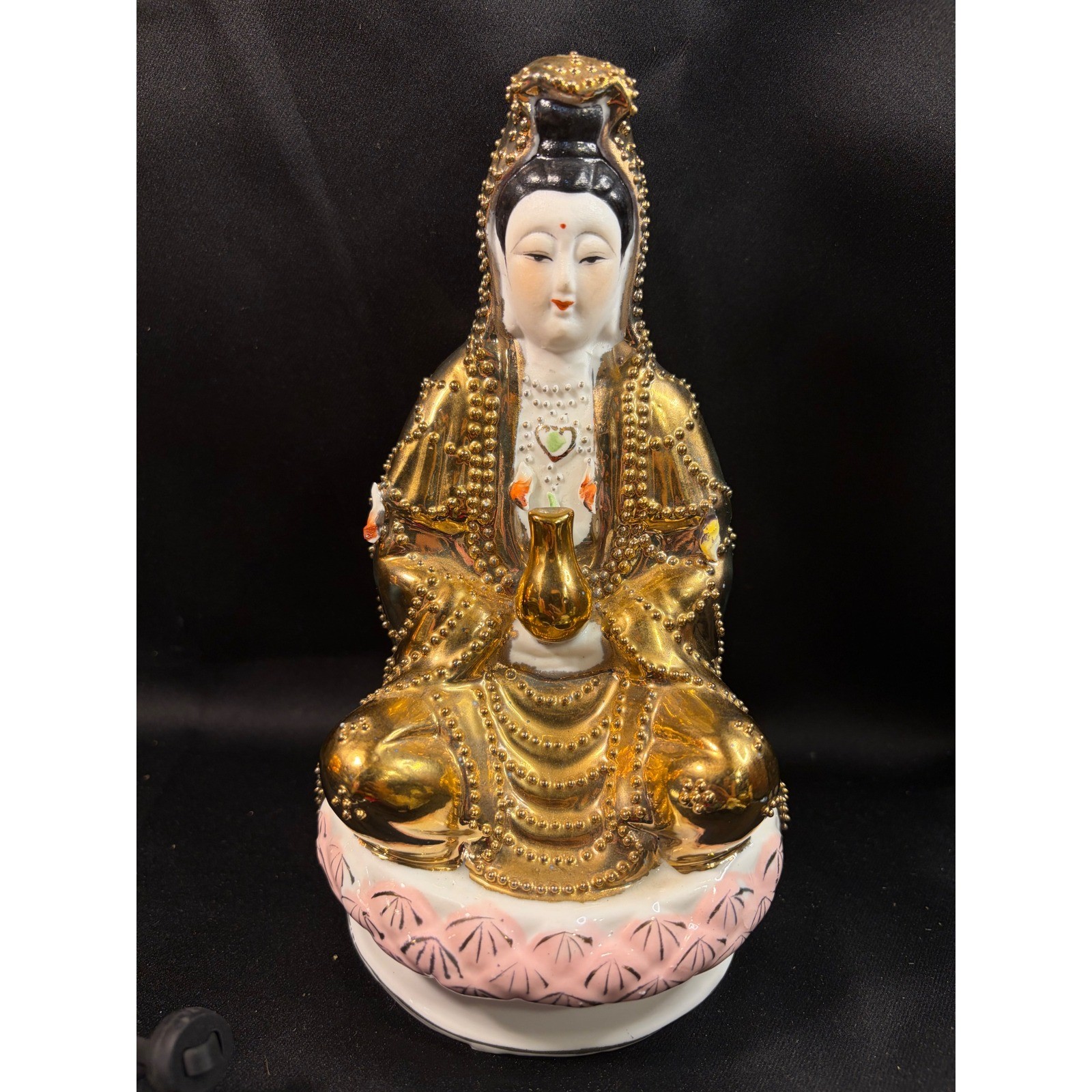 Vintage Chinese Porcelain Guan Yin Statue Gold Gilt Moriage Lotus Base Figurine Vintage Chinese Porcelain Guan Yin Statue Gold Gilt Moriage Lotus Base Figurine