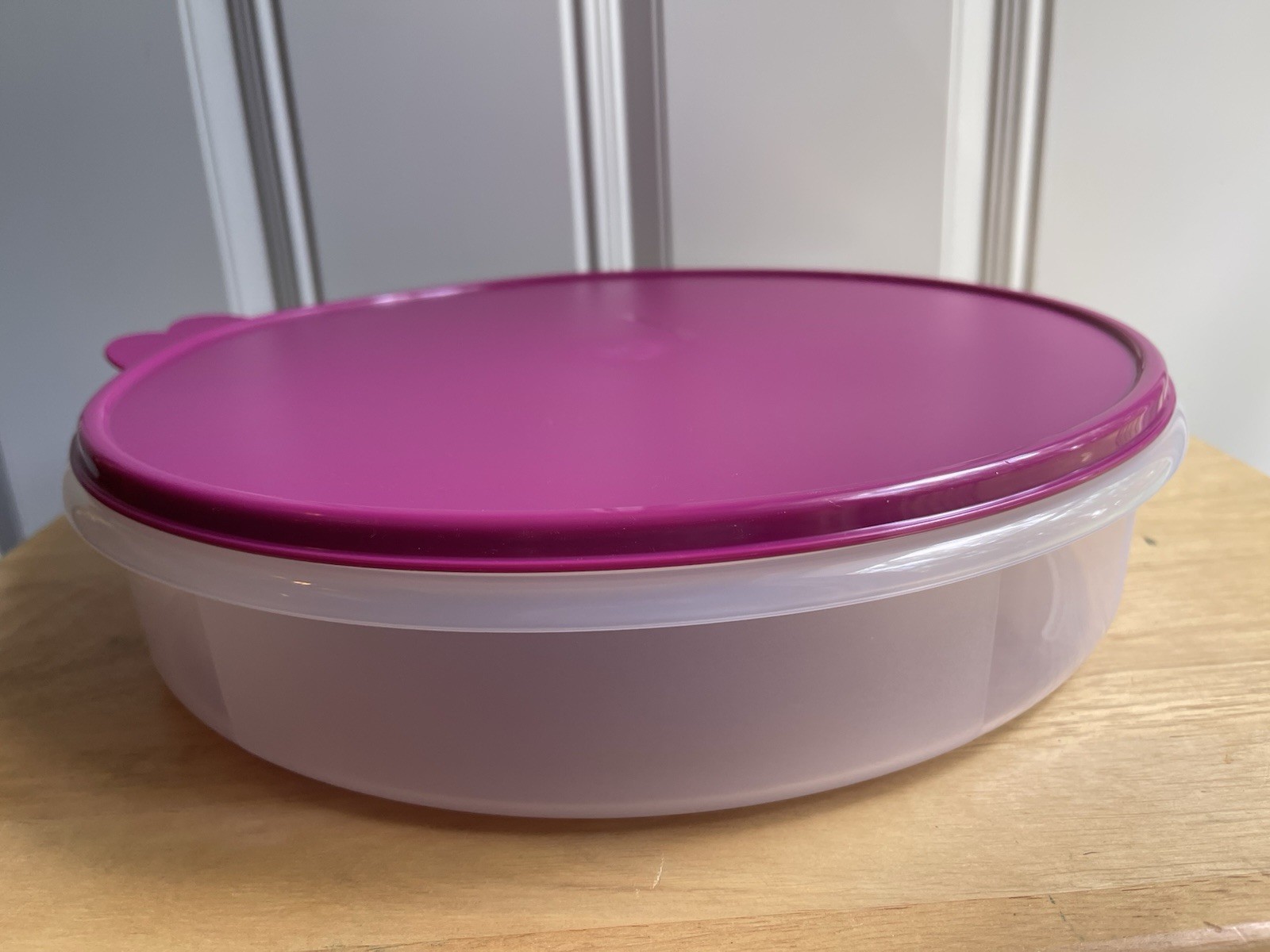 New Tupperware 12 Inch Round Cookie & Pie Container New Tupperware 12 Inch Round Cookie & Pie Container