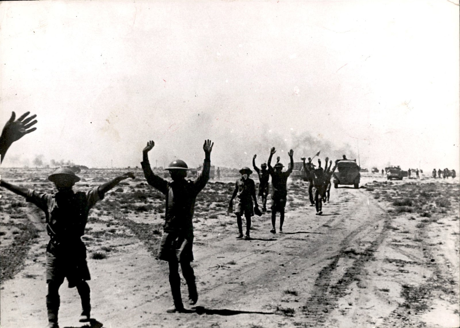 CGE60 1942 Original Photo CAPTURED BRITISH SOLDIER POWs SIEGE OF TOBRUK WWII CGE60 1942 Original Photo CAPTURED BRITISH SOLDIER POWs SIEGE OF TOBRUK WWII