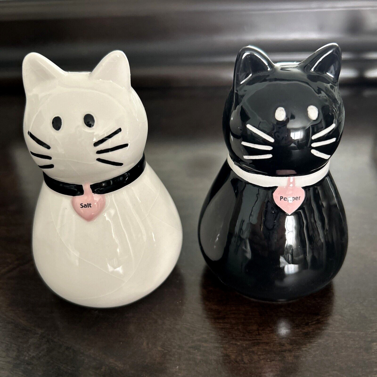 Adorable Black & White Tuxedo Kitty Ceramic Cat Salt & Pepper Shakers CuTE NIB Adorable Black & White Tuxedo Kitty Ceramic Cat Salt & Pepper Shakers CuTE NIB