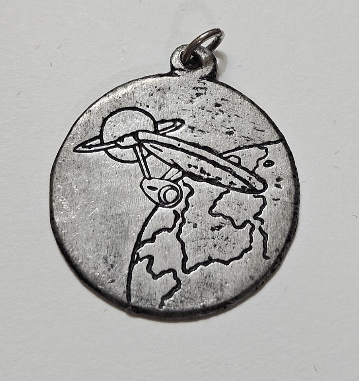 Vintage 1976 Star Trek USS Enterprise Planet Medallion Good Time Jewelry Sci-Fi Vintage 1976 Star Trek USS Enterprise Planet Medallion Good Time Jewelry Sci-Fi