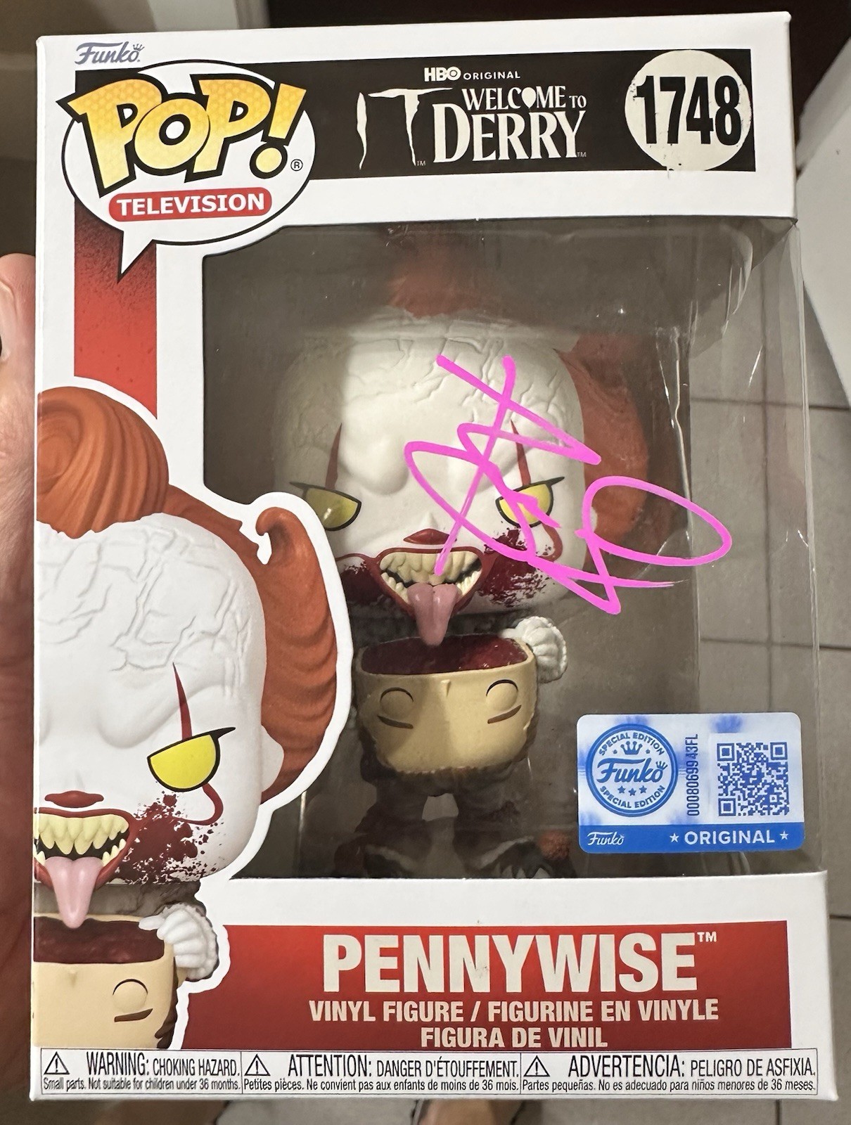 Funko Pop Pennywise Autographed By Bill Skarsgard Funko Pop Pennywise Autographed By Bill Skarsgard