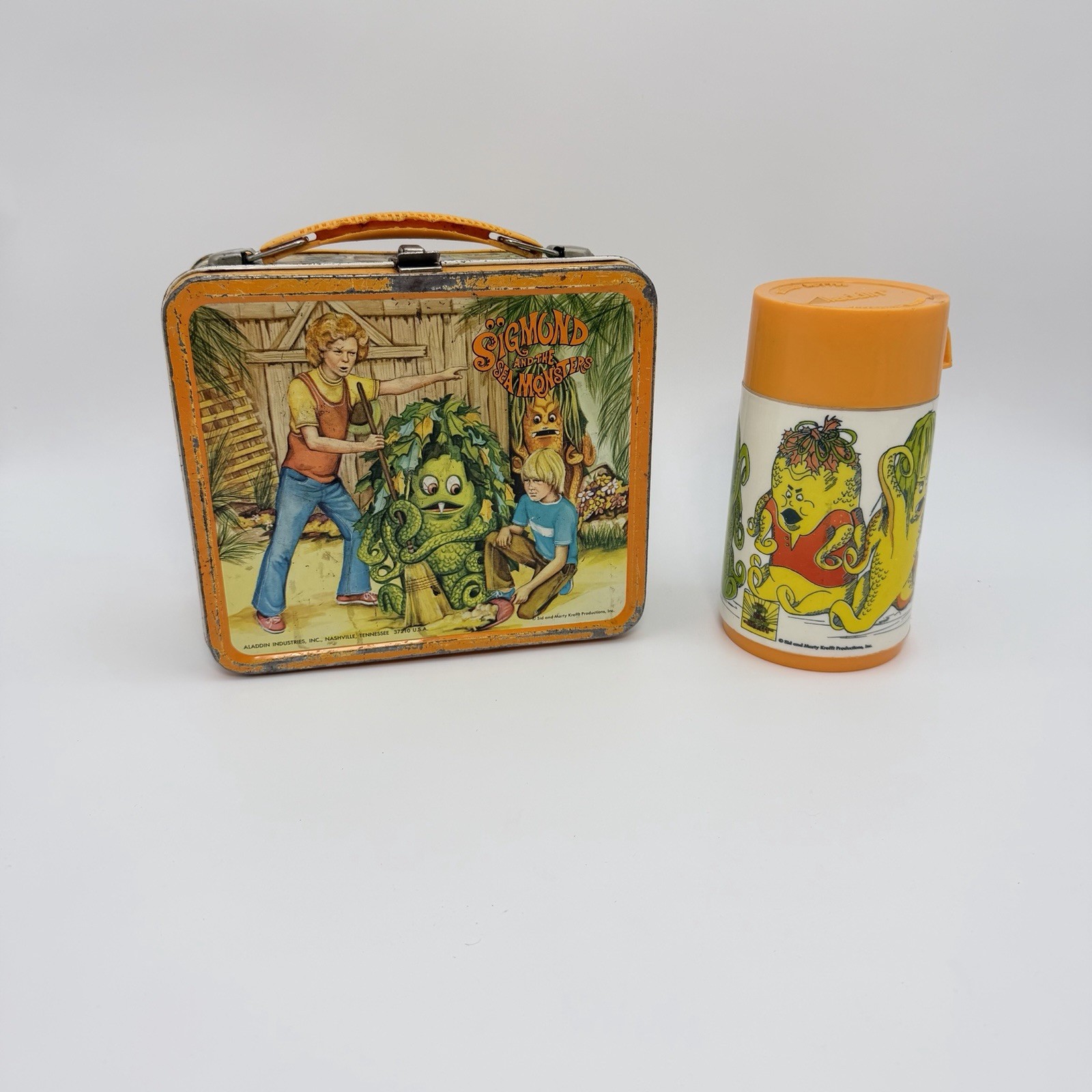ALADDIN SIGMUND AND THE SEA MONSTERS VINTAGE METAL LUNCHBOX WITH THERMOS ALADDIN SIGMUND AND THE SEA MONSTERS VINTAGE METAL LUNCHBOX WITH THERMOS