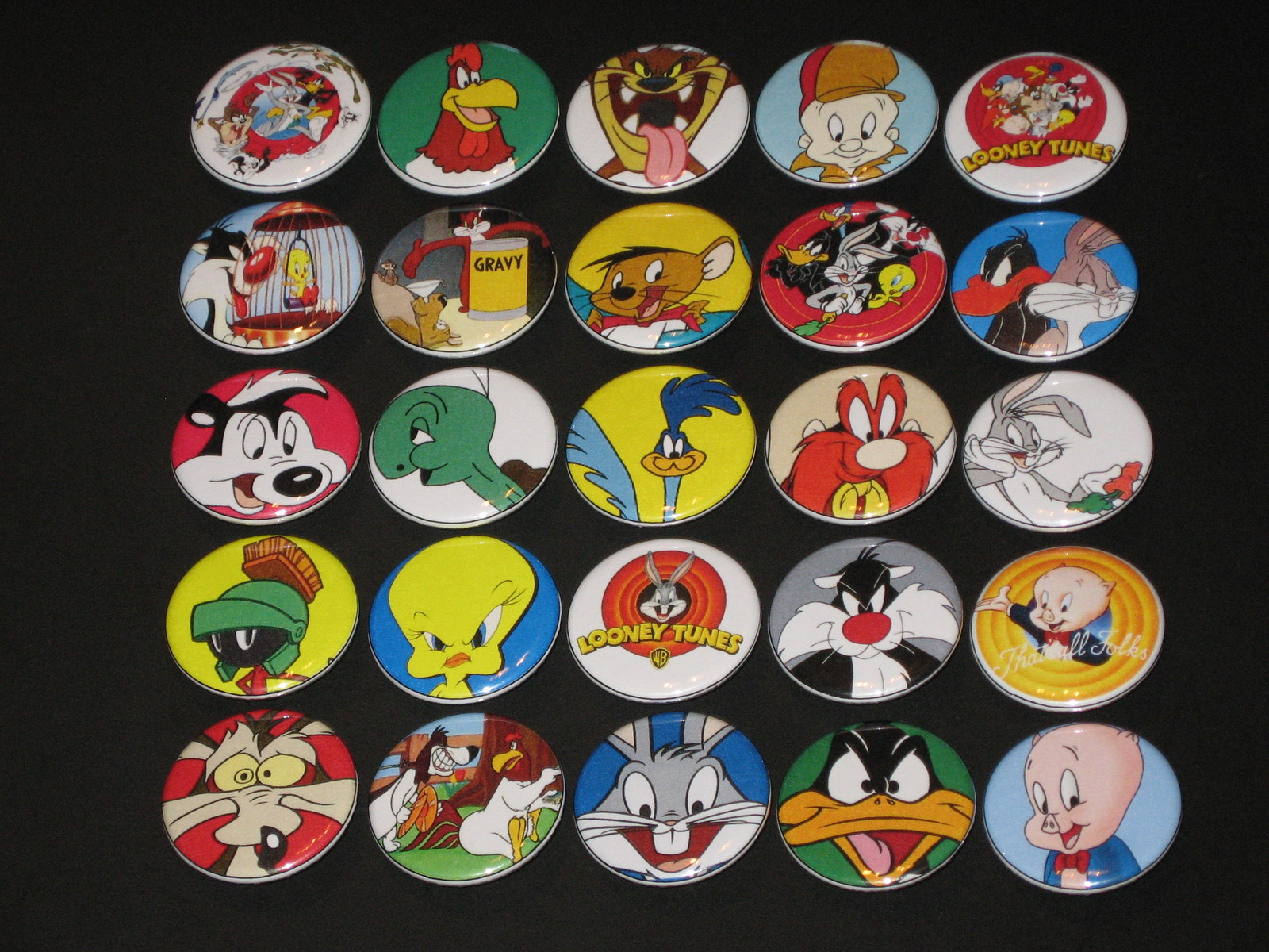 Assorted Looney Tunes Buttons / Pins Set Of 25 Assorted Looney Tunes Buttons / Pins Set Of 25