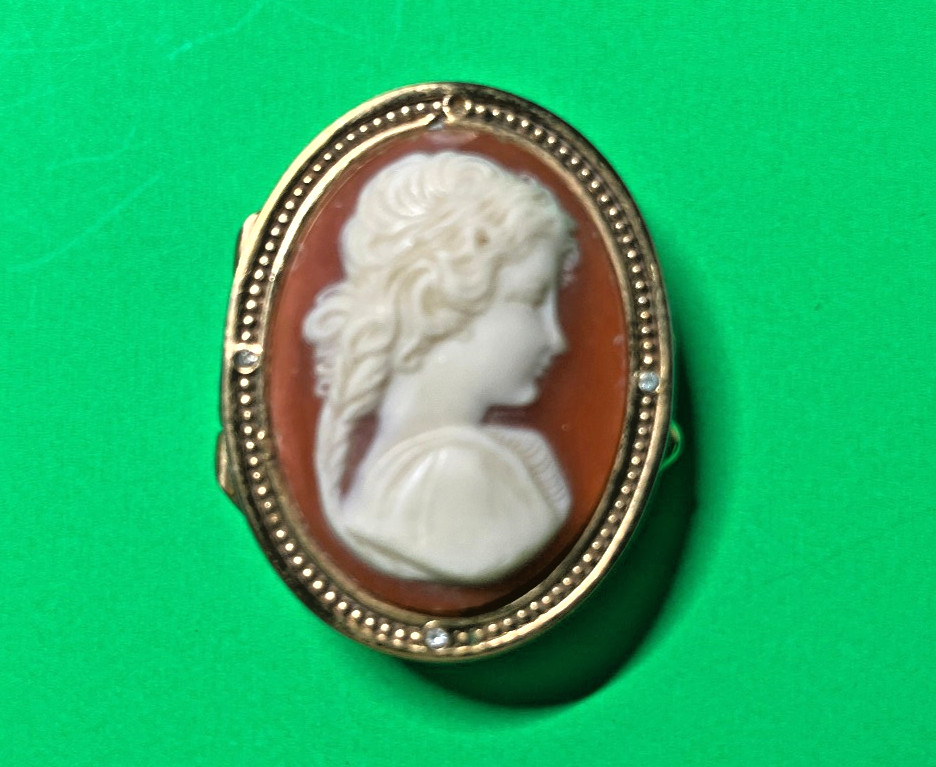 VINTAGE ESTEE LAUDER SOLID PERFUME CAMEO COMPACT ~ As Is VINTAGE ESTEE LAUDER SOLID PERFUME CAMEO COMPACT ~ As Is
