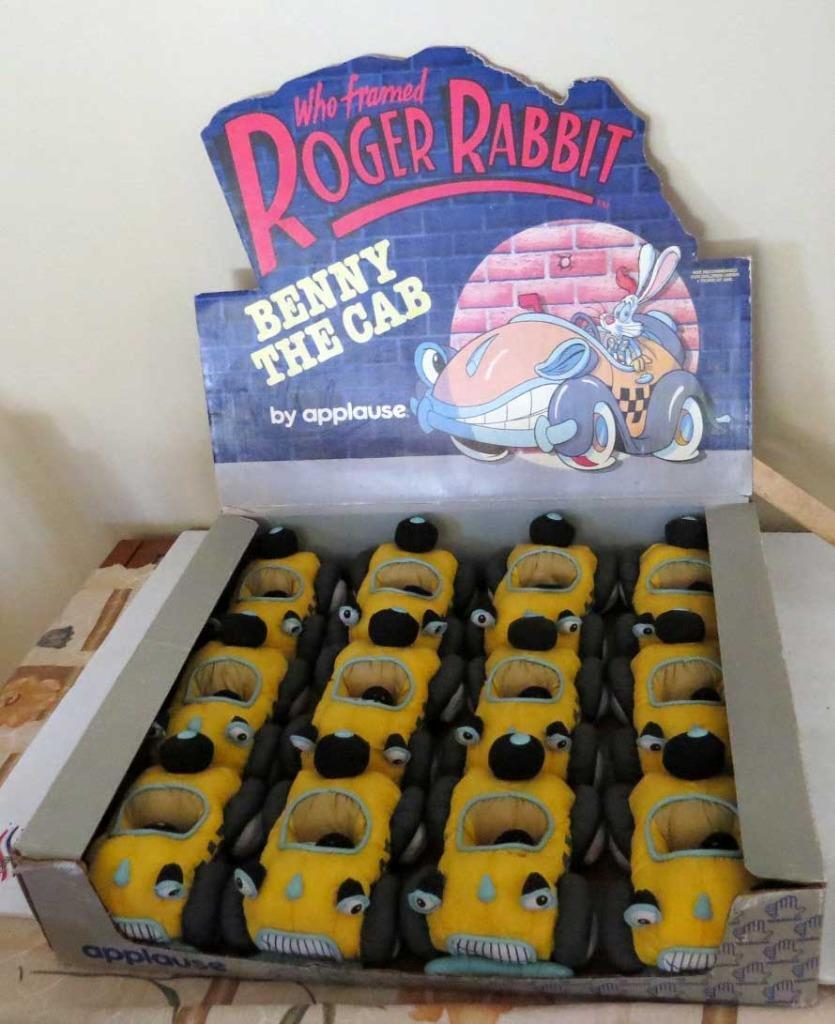 1987 WHO FRAMED ROGER RABBIT COUNTER DISPLAY WITH 12 BENNY THE CAB PLUSH TOYS
