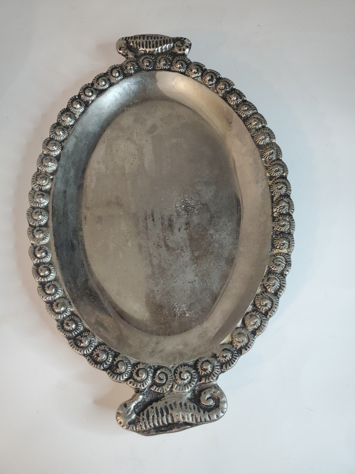 Stunning Silver Metal Alloy Sculpted Seahorse Handled Nautilus Framed Platter Stunning Silver Metal Alloy Sculpted Seahorse Handled Nautilus Framed Platter