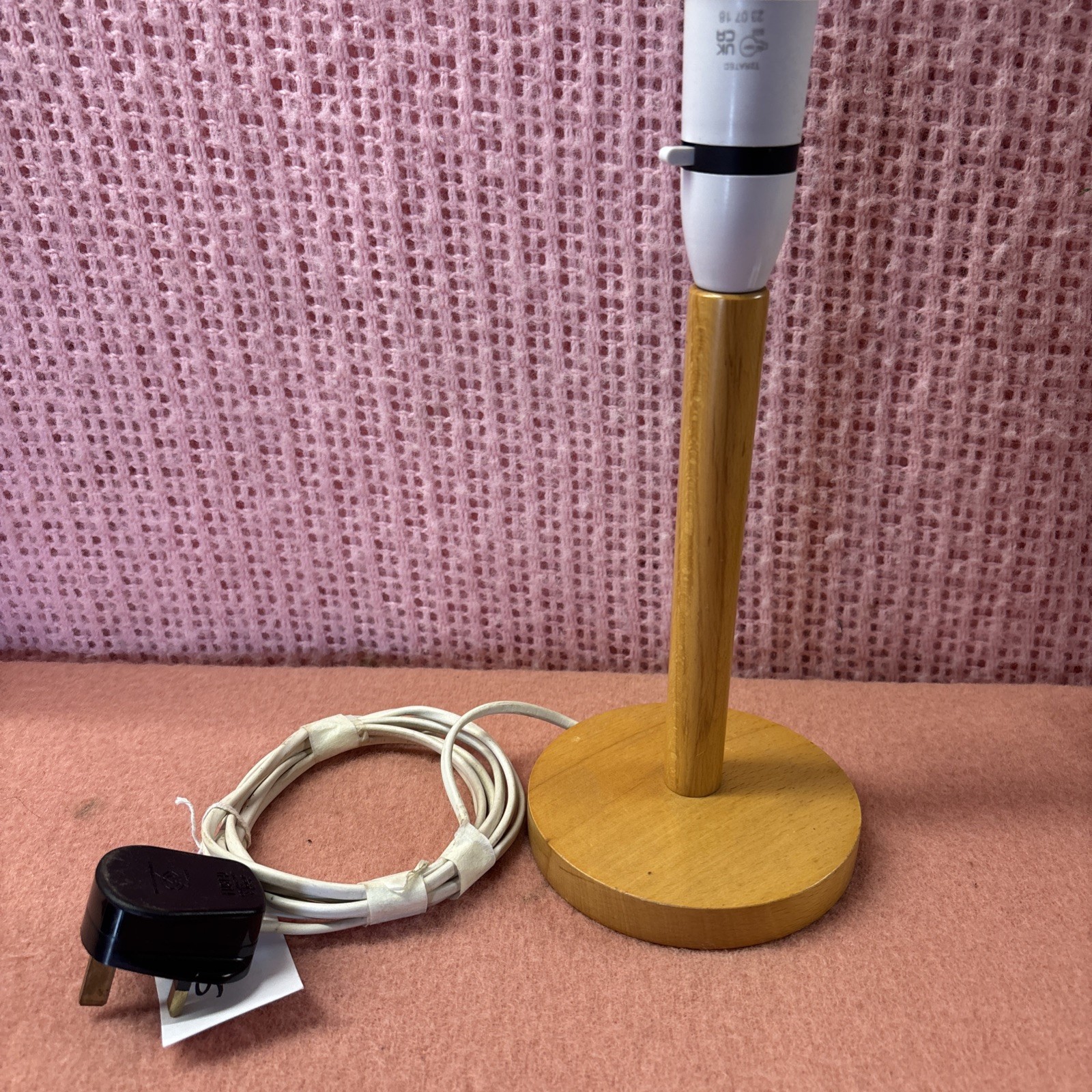 Vintage 1979 Oscar Bruno Ltd MOD NATO Issue Wooden Table Lamp Military. Vintage 1979 Oscar Bruno Ltd MOD NATO Issue Wooden Table Lamp Military.