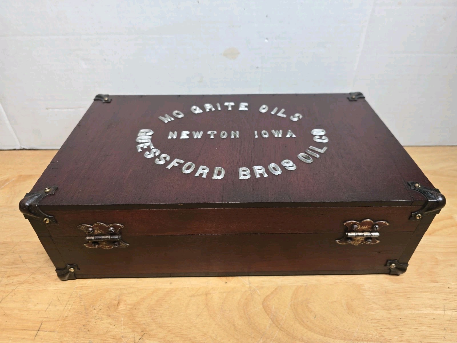 Antique MO GRITE Oil Salesman Sample traveling suitcase display