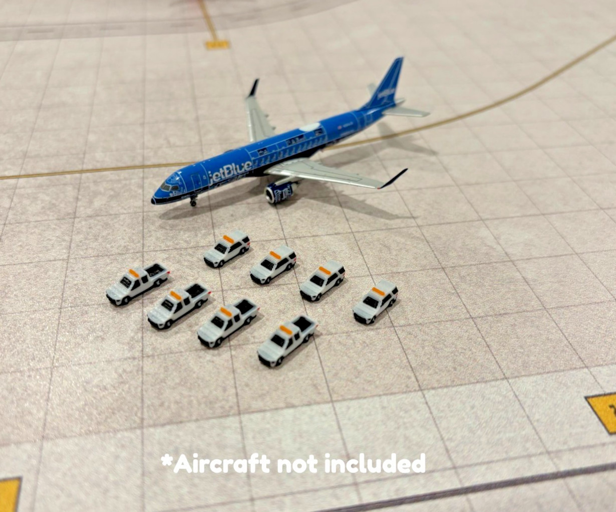 1:400 Model Airport Accessories - *NEW* 8 Piece Airport Operations Vehicles Set 1:400 Model Airport Accessories - *NEW* 8 Piece Airport Operations Vehicles Set