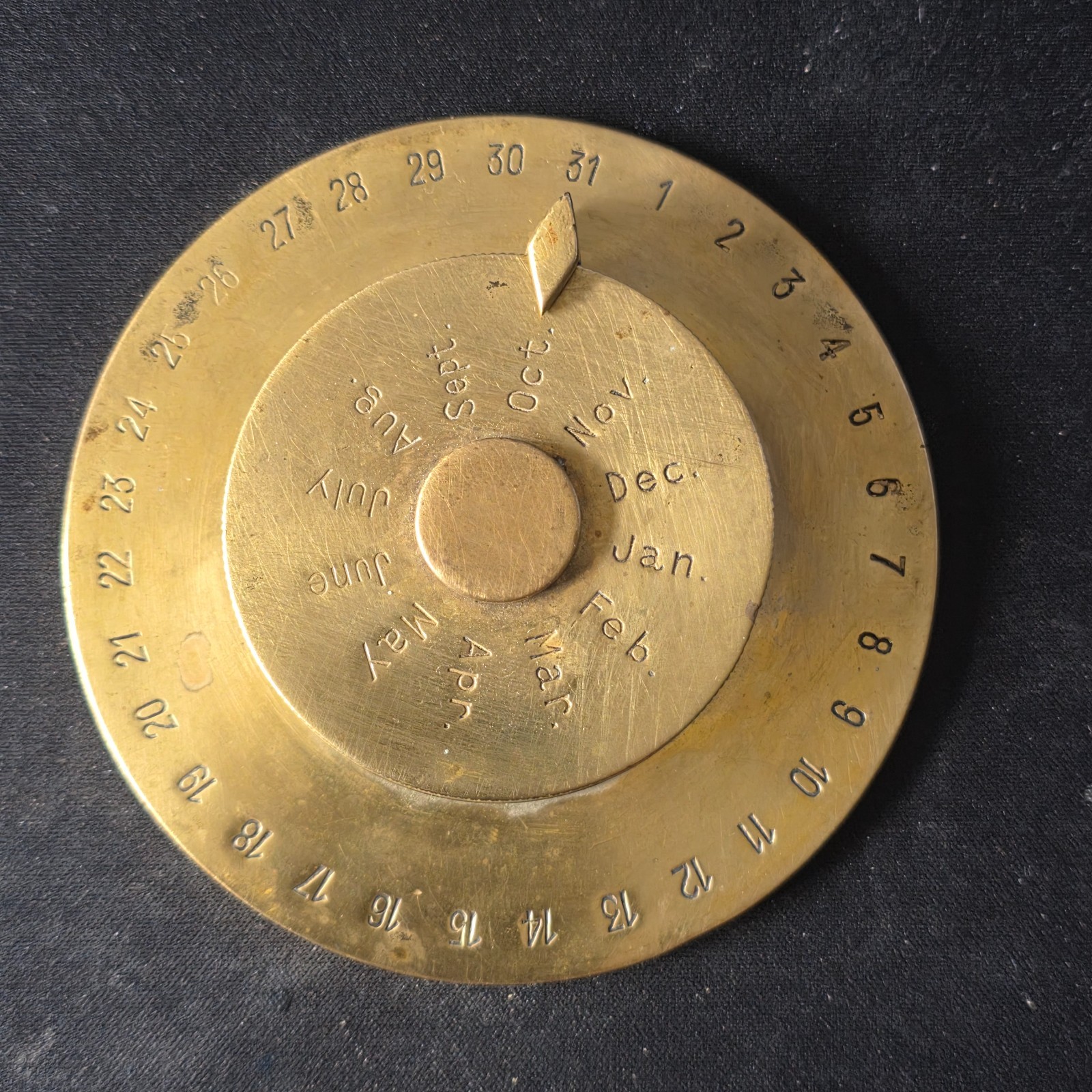 Vintage Brass Perpetual Calendar Rotating Month Date Dial Desk Paperweight Vintage Brass Perpetual Calendar Rotating Month Date Dial Desk Paperweight