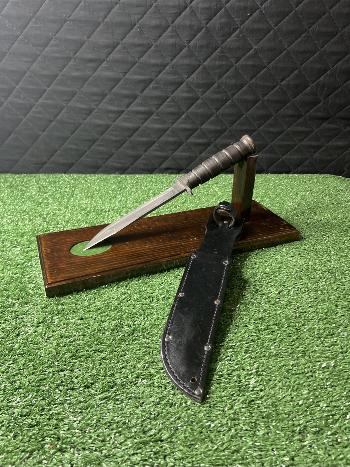 Vintage US Camillus Survival Knife With Sheath  Vintage US Camillus Survival Knife With Sheath 