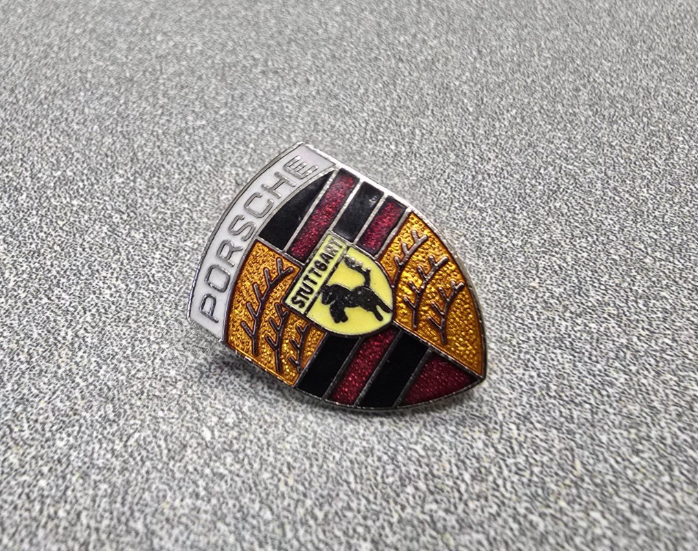 VERY NICE USED VINTAGE PORSCHE CREST HAT PIN TIE TAC LAPEL PIN 26X18mm VERY NICE USED VINTAGE PORSCHE CREST HAT PIN TIE TAC LAPEL PIN 26X18mm