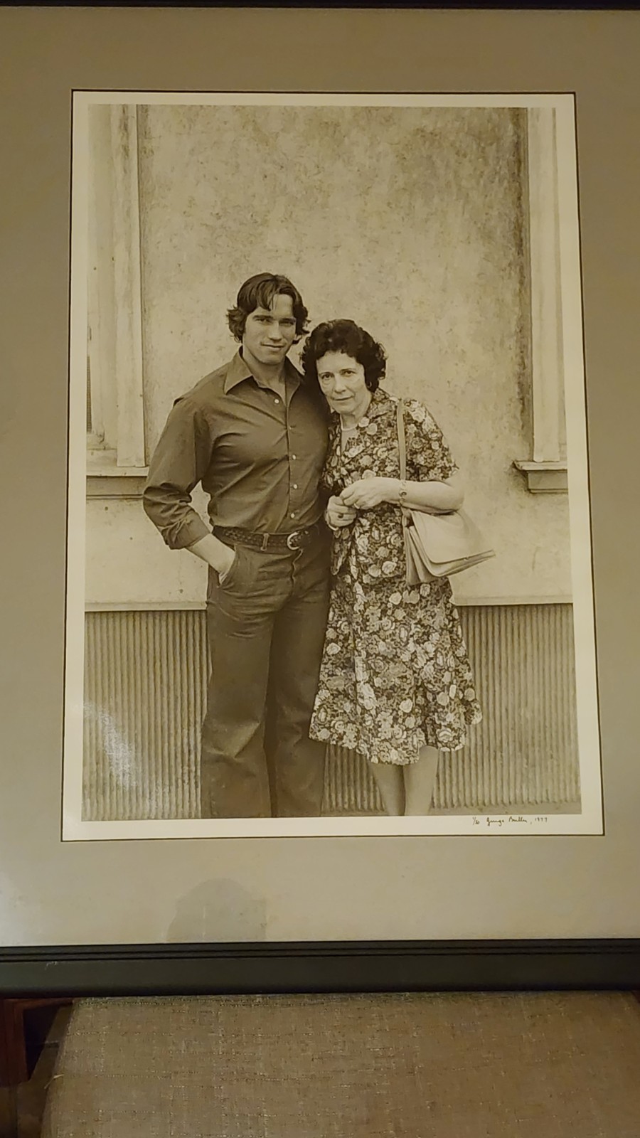 Framed Arnold Schwarzenegger with Mother Aurelia Picture 1977 George Butler 1/50 Framed Arnold Schwarzenegger with Mother Aurelia Picture 1977 George Butler 1/50