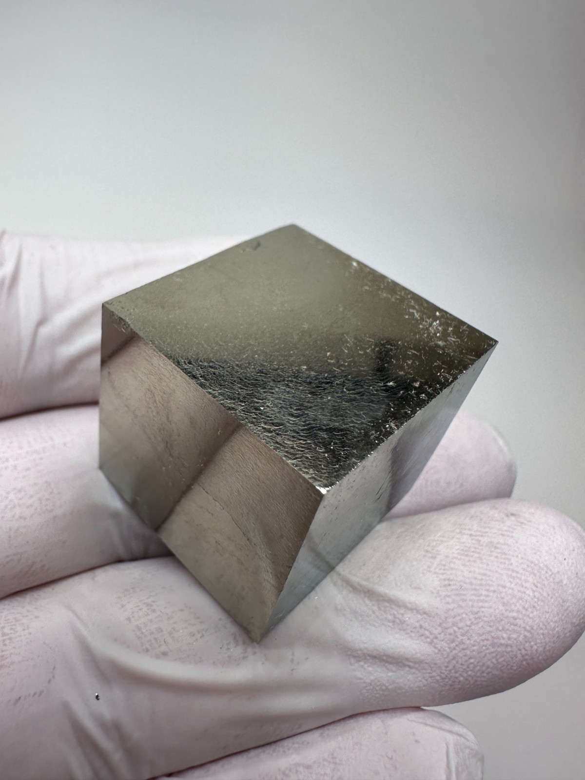 MIRROR SHINE__Beautiful Lusterous 1 1/8 \'\' Pyrite Cube__Navajun Mine, Spain MIRROR SHINE__Beautiful Lusterous 1 1/8 \'\' Pyrite Cube__Navajun Mine, Spain