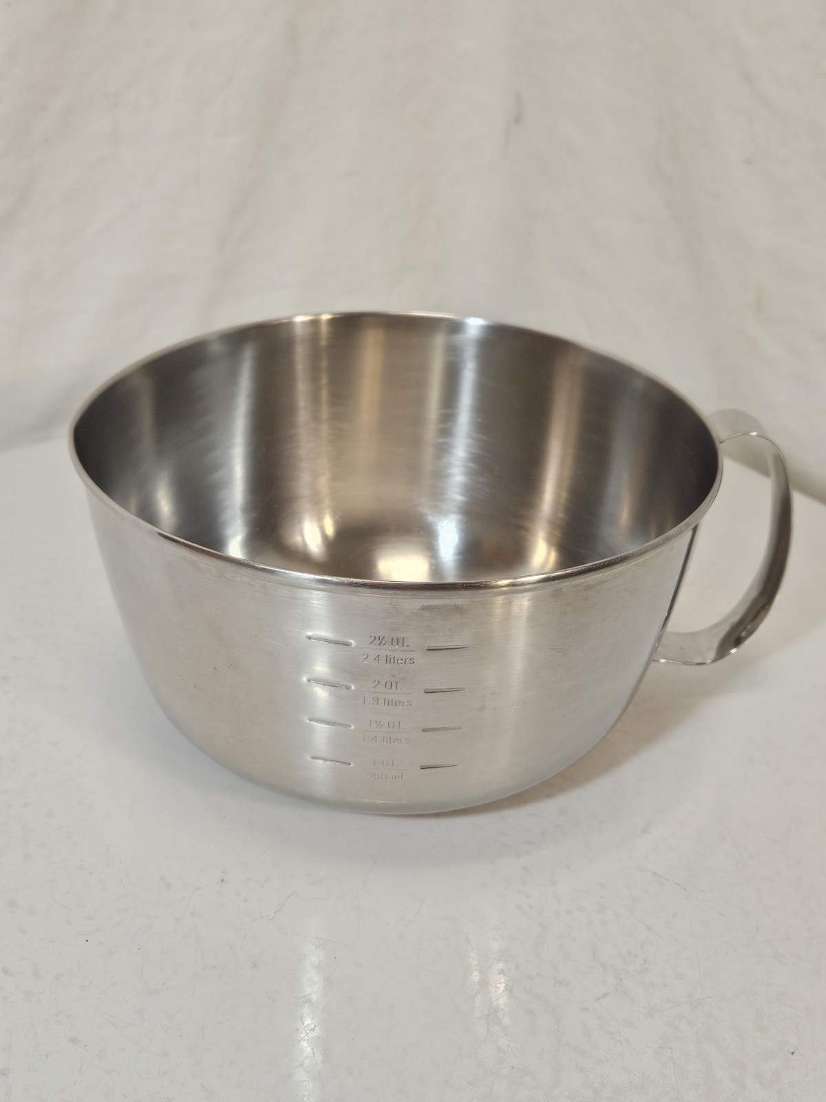 Vintage WEST BEND Grip-N-Whip 3 Quart Stainless Steel Mixing Bowl with Handle