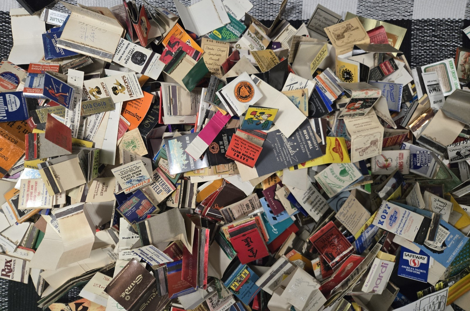 👀LARGE LOT OF MATCHBOOK COVERS - MIXED BUSINESSESS👍 👀LARGE LOT OF MATCHBOOK COVERS - MIXED BUSINESSESS👍