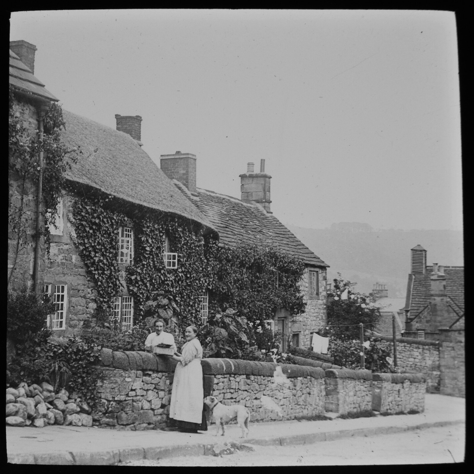 ANTIQUE Magic Lantern Slide WOMEN TAKING ACROSS COTTAGE WALL C1890 PHOTO ANTIQUE Magic Lantern Slide WOMEN TAKING ACROSS COTTAGE WALL C1890 PHOTO