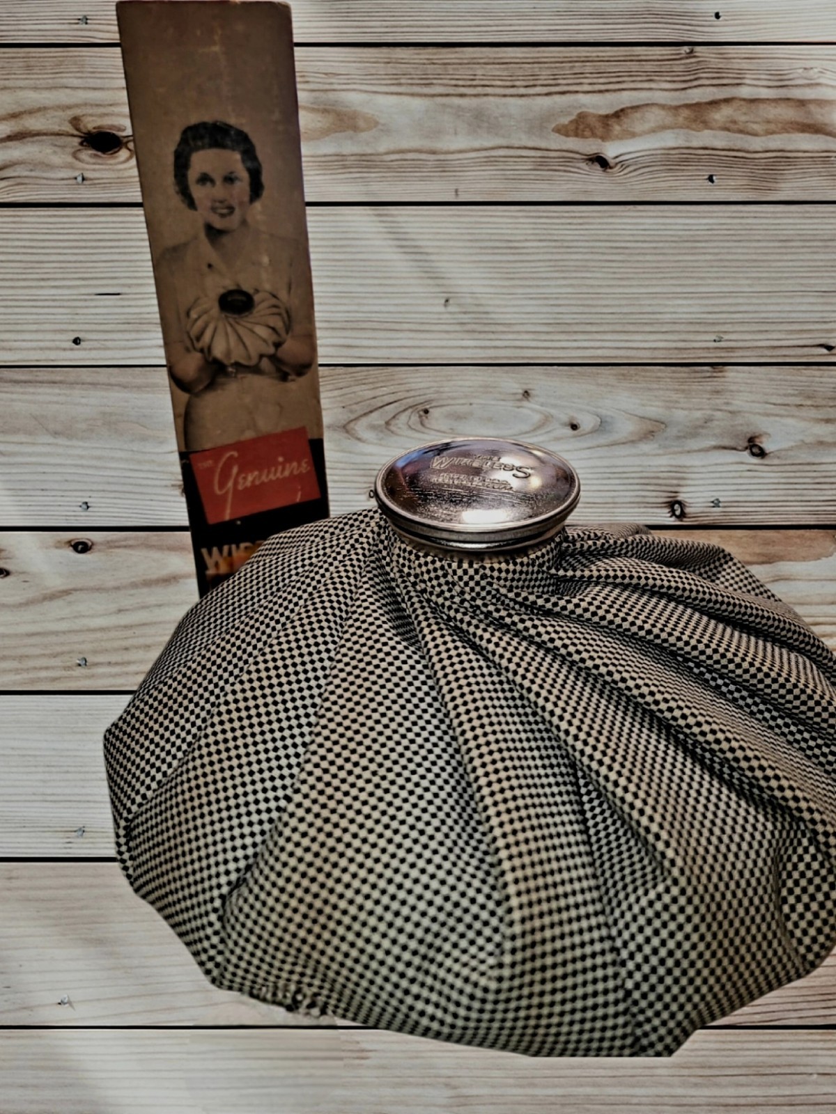 Vintage WIRELESS ICE BAG ~ SIZE 12 ~ Black & White Checkered 1930's USA Vintage WIRELESS ICE BAG ~ SIZE 12 ~ Black & White Checkered 1930's USA