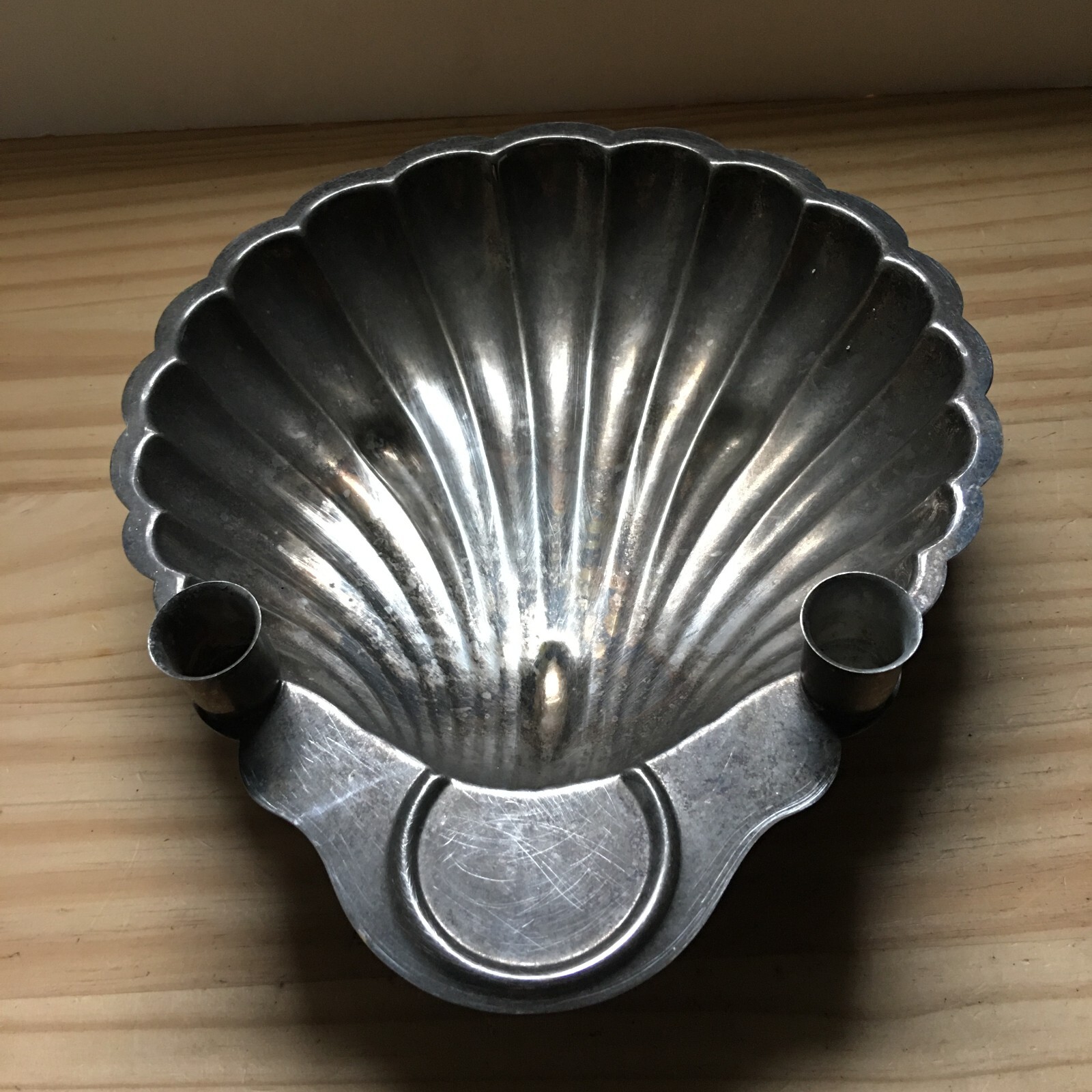 VTG EALES 1779 SILVERPLATE FOOTED SHELL SEAFOOD SERVING BOWL W/ CANDLEHOLDERS VTG EALES 1779 SILVERPLATE FOOTED SHELL SEAFOOD SERVING BOWL W/ CANDLEHOLDERS