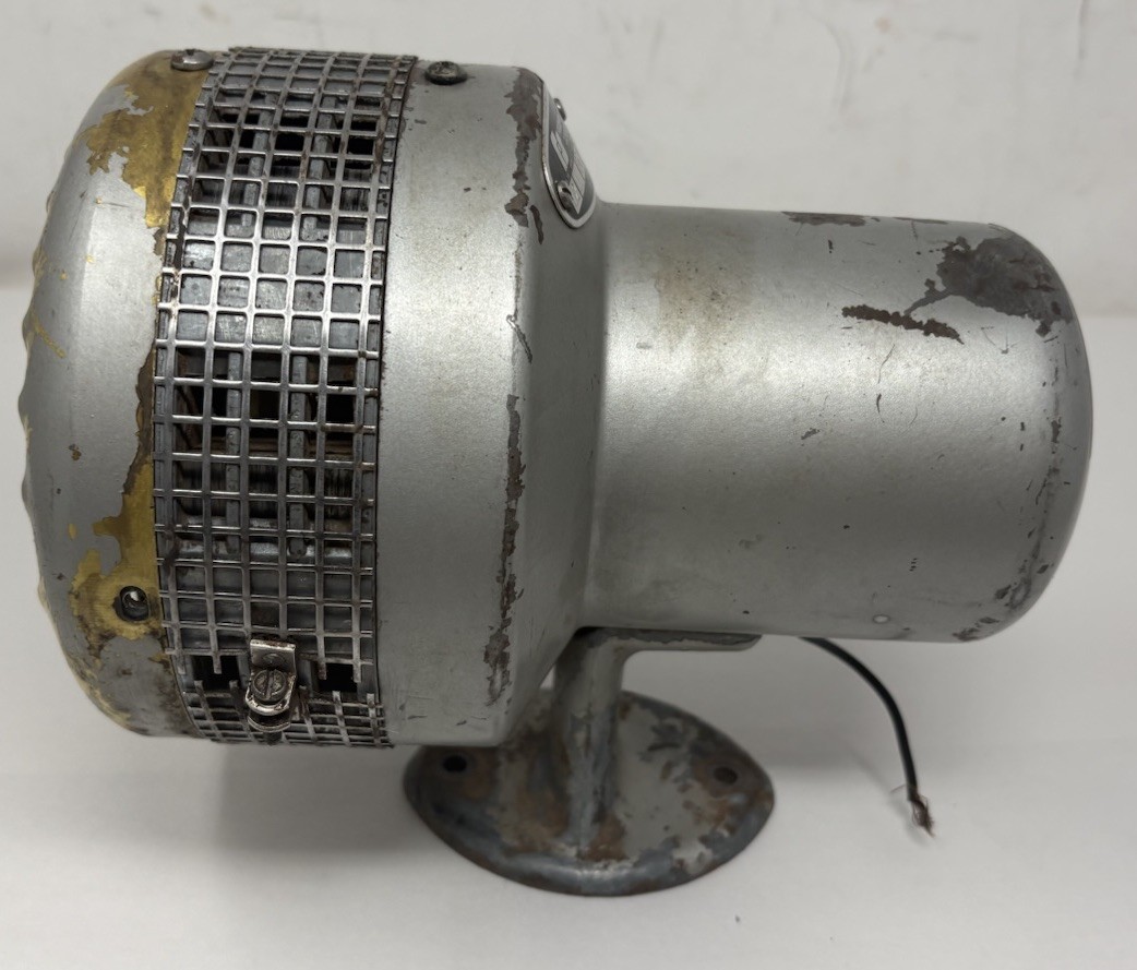 VINTAGE FEDERAL SIGN & SIGNAL FIRE TRUCK AMBULANCE SIREN 12 VOLT MODEL EG TESTED VINTAGE FEDERAL SIGN & SIGNAL FIRE TRUCK AMBULANCE SIREN 12 VOLT MODEL EG TESTED