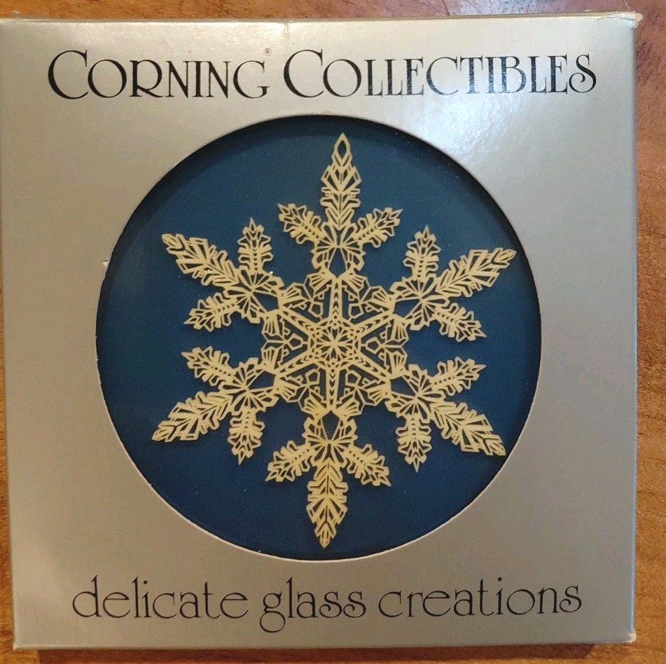 Vintage 1980's Corning Glass Opelle Delicate Glass Creations Snowflake Ornament Vintage 1980's Corning Glass Opelle Delicate Glass Creations Snowflake Ornament