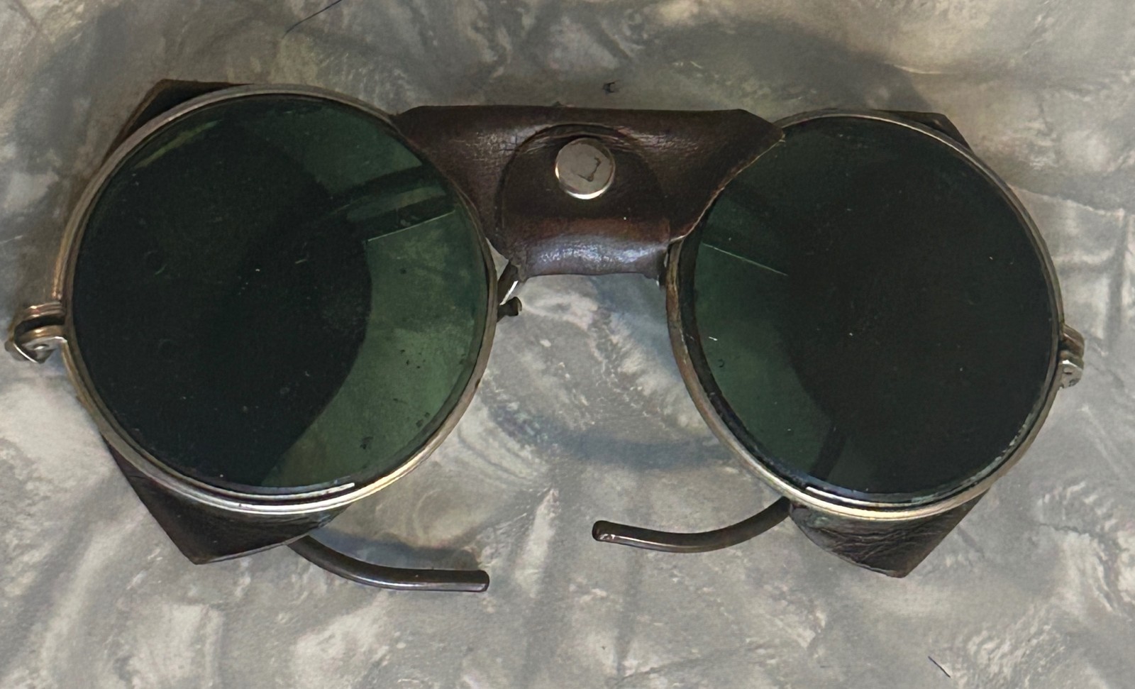 1930's AMERICAN OPTICAL AO LEATHER METAL MOTORCYCLE GOGGLES GREEN LENSES 1930's AMERICAN OPTICAL AO LEATHER METAL MOTORCYCLE GOGGLES GREEN LENSES