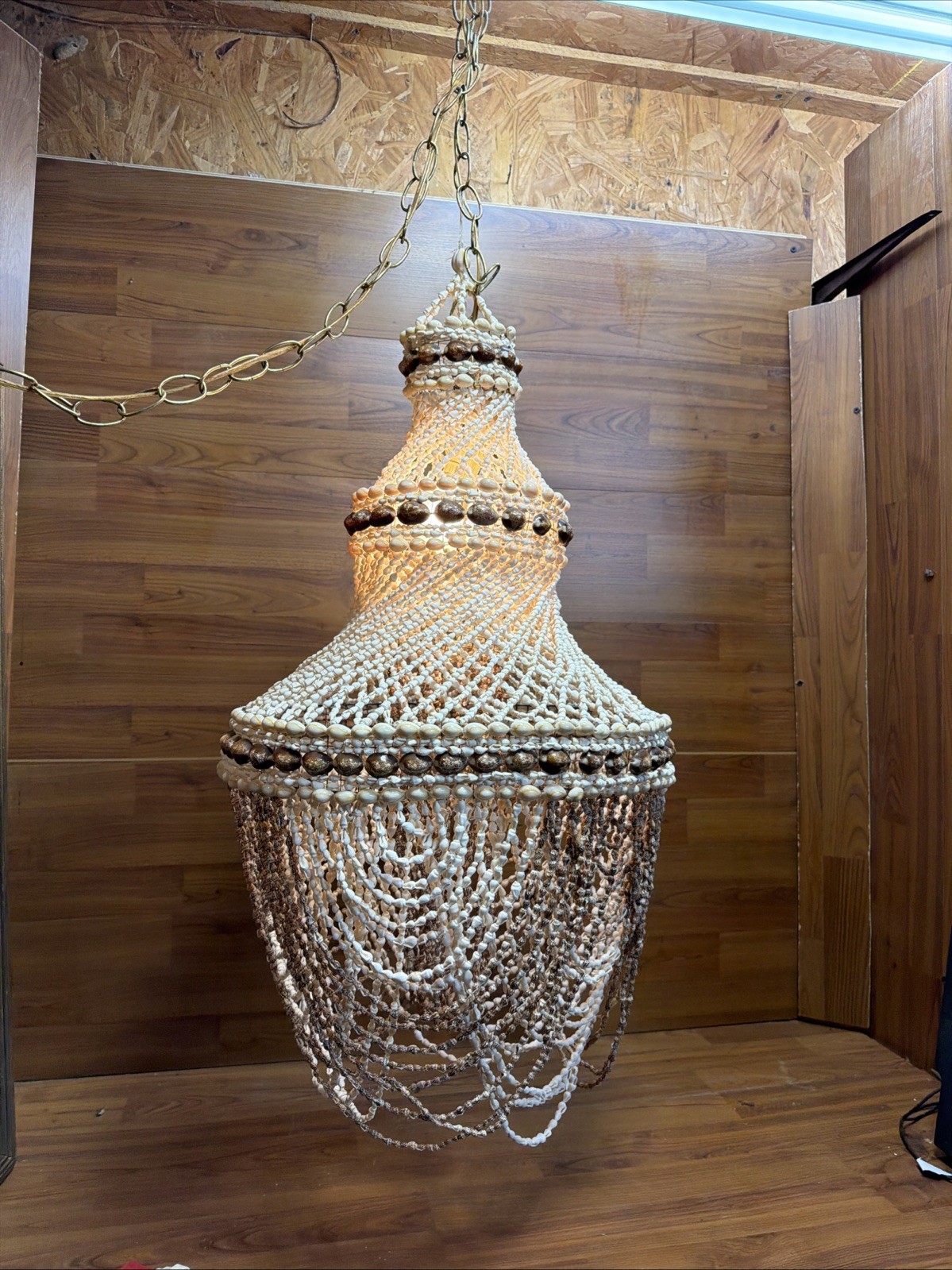 Vintage 31” Seashell Hanging Swag Chandelier MCM Modern Beach Vibes Tiers Vintage 31” Seashell Hanging Swag Chandelier MCM Modern Beach Vibes Tiers