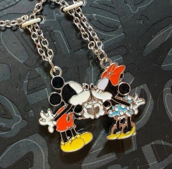 2 Pc Disney Jewelry Lot -Mickey & Minnie Couple Kissing Necklace & Earrings NEW 2 Pc Disney Jewelry Lot -Mickey & Minnie Couple Kissing Necklace & Earrings NEW