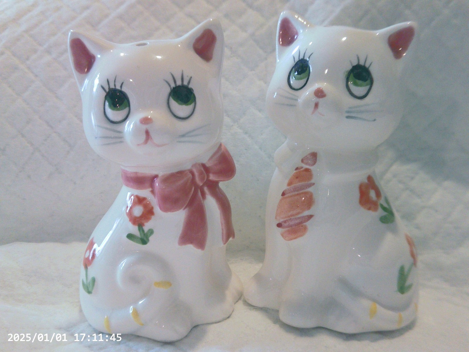 Adorable Vintage Kitty Cat Salt/Pepper Shakers ( please read ) Adorable Vintage Kitty Cat Salt/Pepper Shakers ( please read )