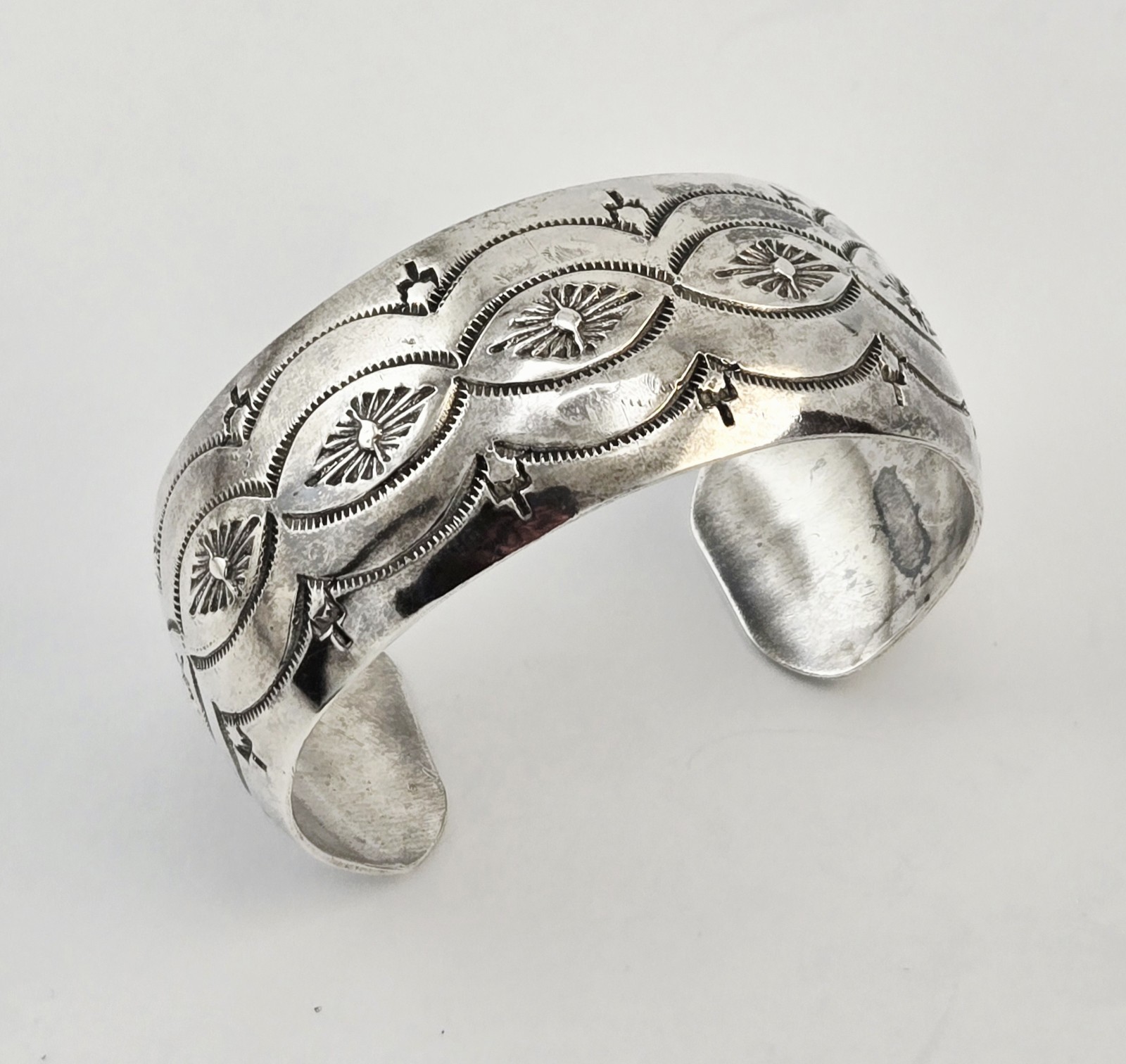 Vintage Wilbur Tracy Navajo Sterling Silver Stamped Sunburst Rope Cuff 7in - 32g Vintage Wilbur Tracy Navajo Sterling Silver Stamped Sunburst Rope Cuff 7in - 32g