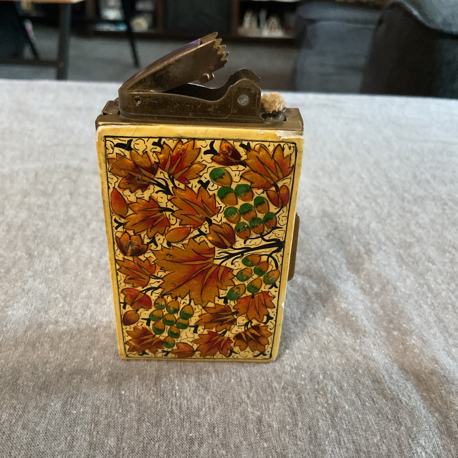 VINTAGE LADIES PIGEON ENAMELED CIGARETTE LIGHTER & CASE & ASHTRAY GOLD TONE