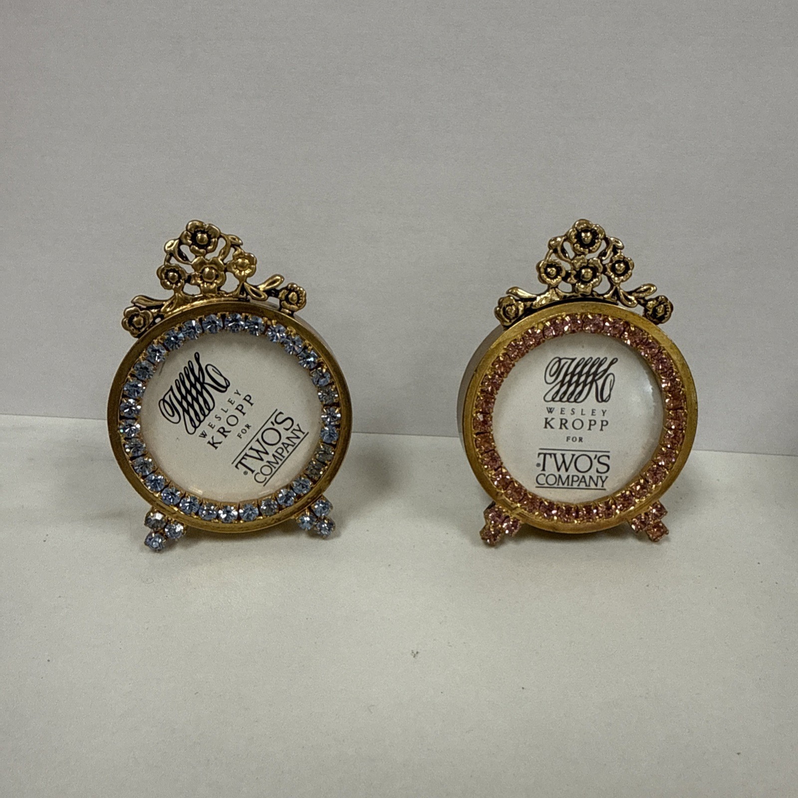 A Pair Of Vintage Two\'s Co Jeweled Rhinestone Round Picture Photo Frames WJ4 A Pair Of Vintage Two\'s Co Jeweled Rhinestone Round Picture Photo Frames WJ4