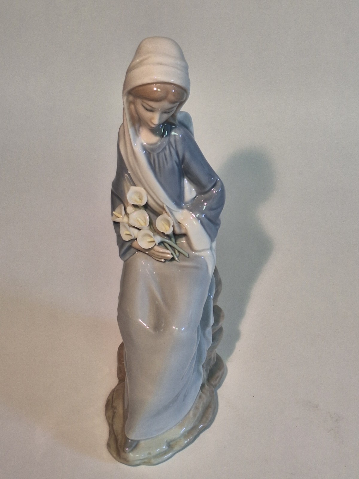 Retired Lladro 4650 Girl with Calla Lilies Porcelain Figurine Vintage Spain Retired Lladro 4650 Girl with Calla Lilies Porcelain Figurine Vintage Spain