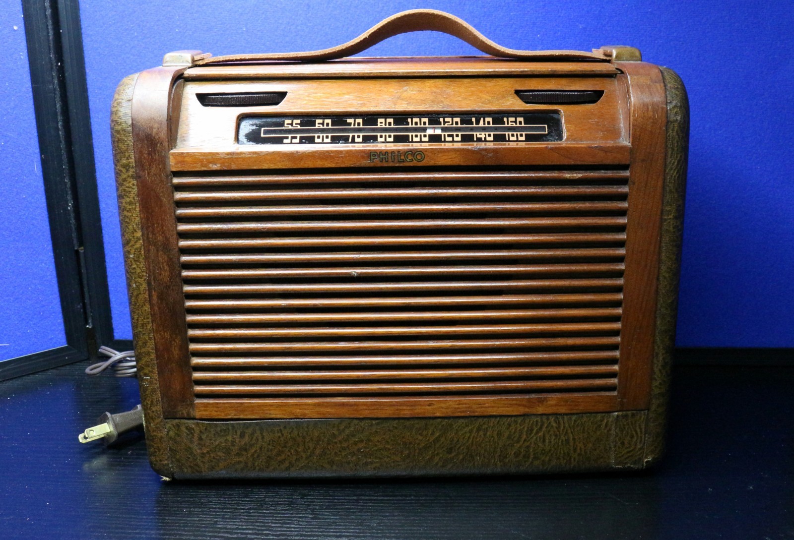 Vintage 1946 Philco Wooden Roll Top Portable Tube Radio 46-350 Powers on Only
