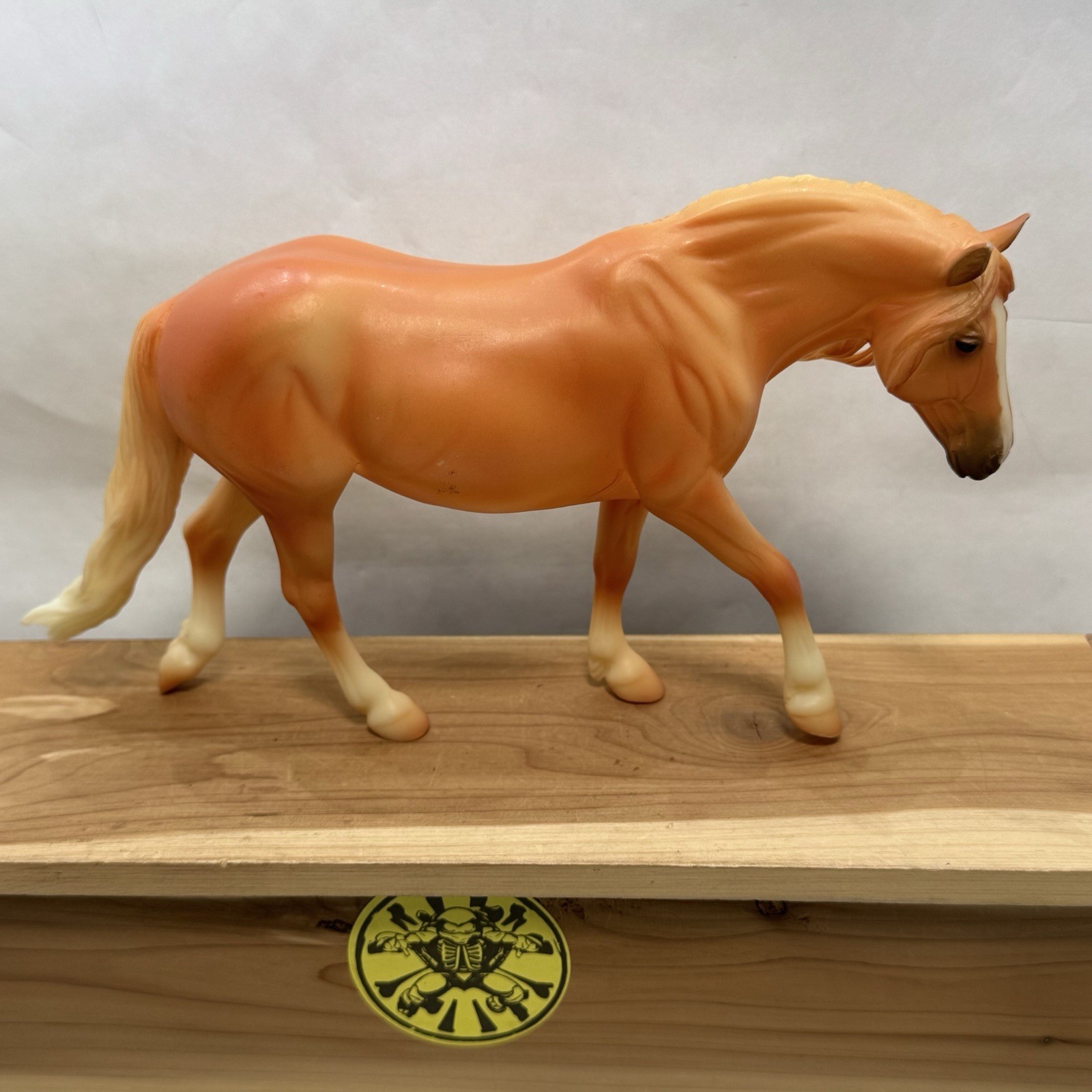 Breyer Traditional Model Horse Chestnut Palomino Flaxen Mane & Tail 9\ Breyer Traditional Model Horse Chestnut Palomino Flaxen Mane & Tail 9\