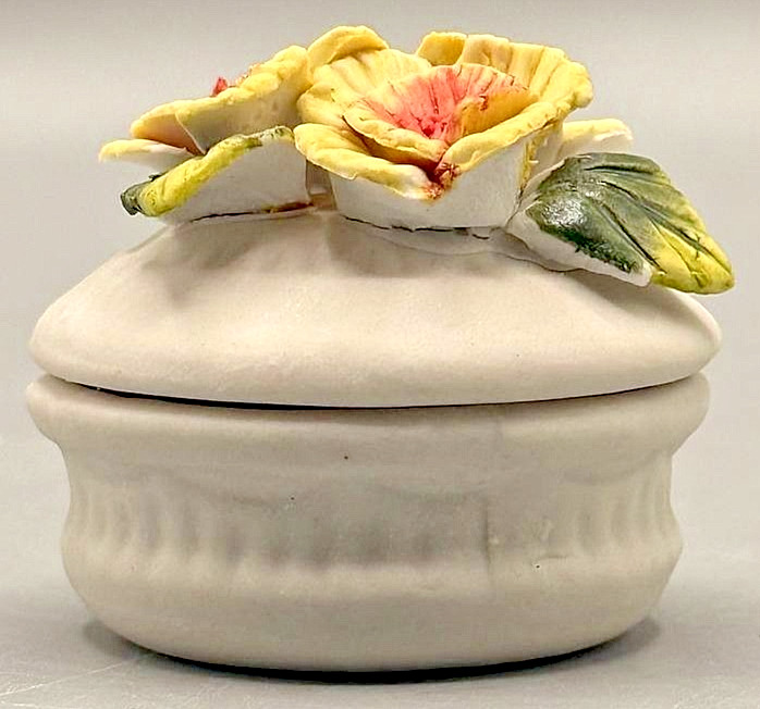 Victorian Trading Co Bisque Porcelain Trinket Box Hand Painted Yellow Rose Flora Victorian Trading Co Bisque Porcelain Trinket Box Hand Painted Yellow Rose Flora