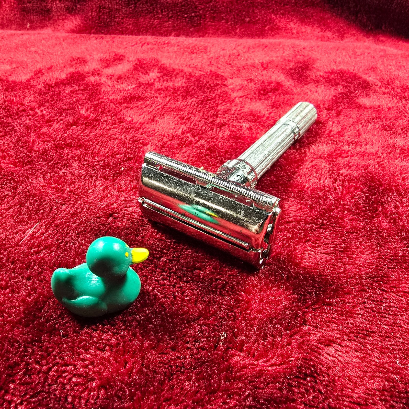 NICE Vintage 1965 4th Quarter (K-4) Gillette Slim Adjustable Razor (Item #126) NICE Vintage 1965 4th Quarter (K-4) Gillette Slim Adjustable Razor (Item #126)