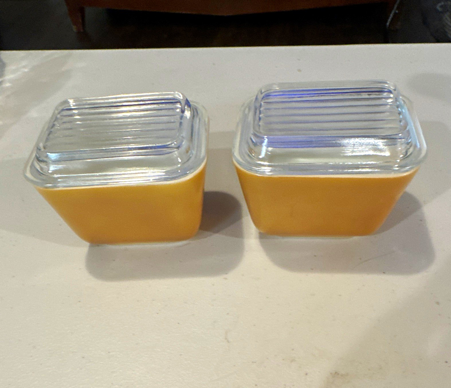 Vintage Pyrex 501-B Refrigerator Dishes Brown/White w/ Lids lot of 2