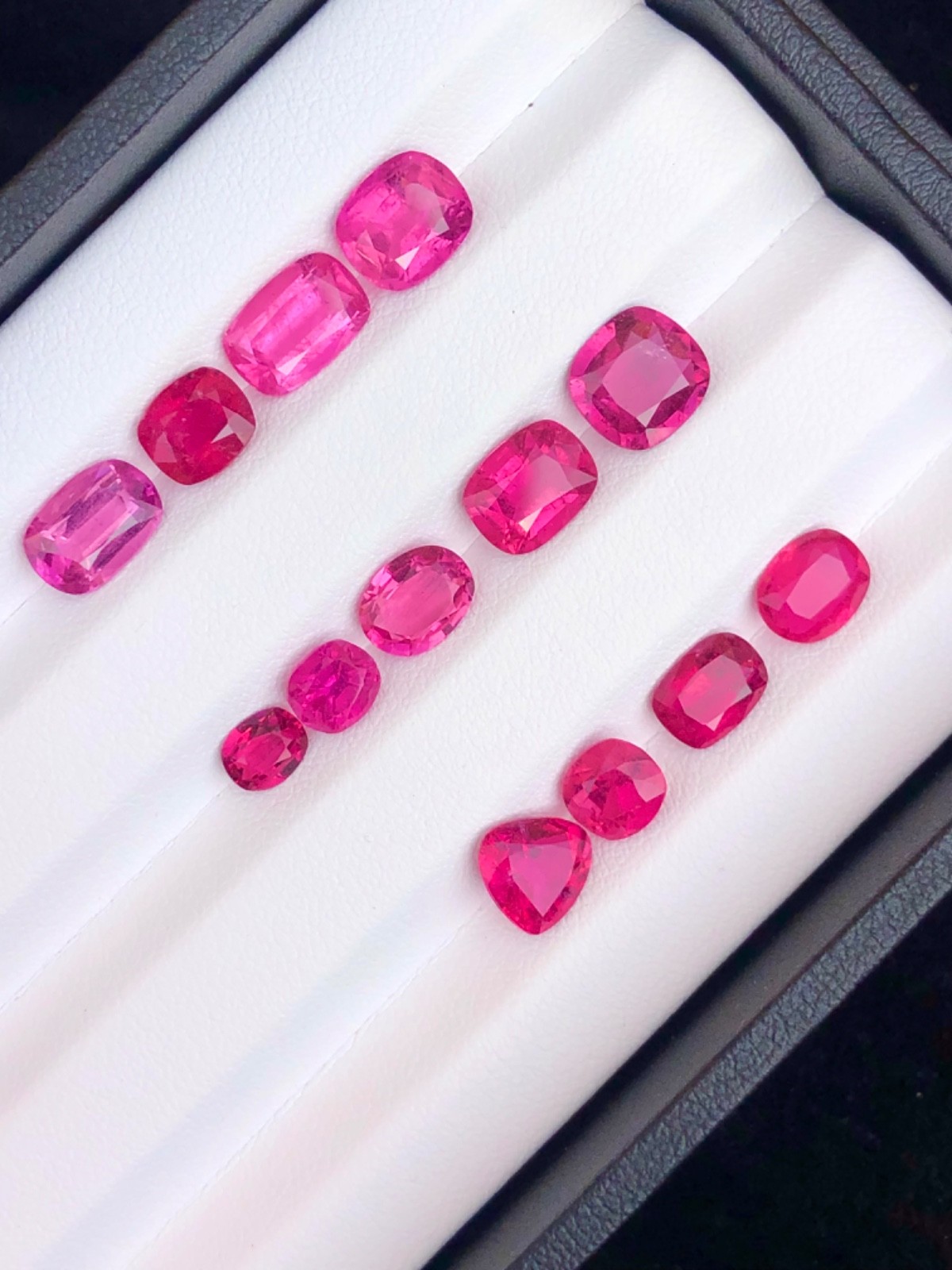 16Carat Mindblowing Vivid Pink Natural Rubylite Losse Gemstone From @Afghanistan 16Carat Mindblowing Vivid Pink Natural Rubylite Losse Gemstone From @Afghanistan