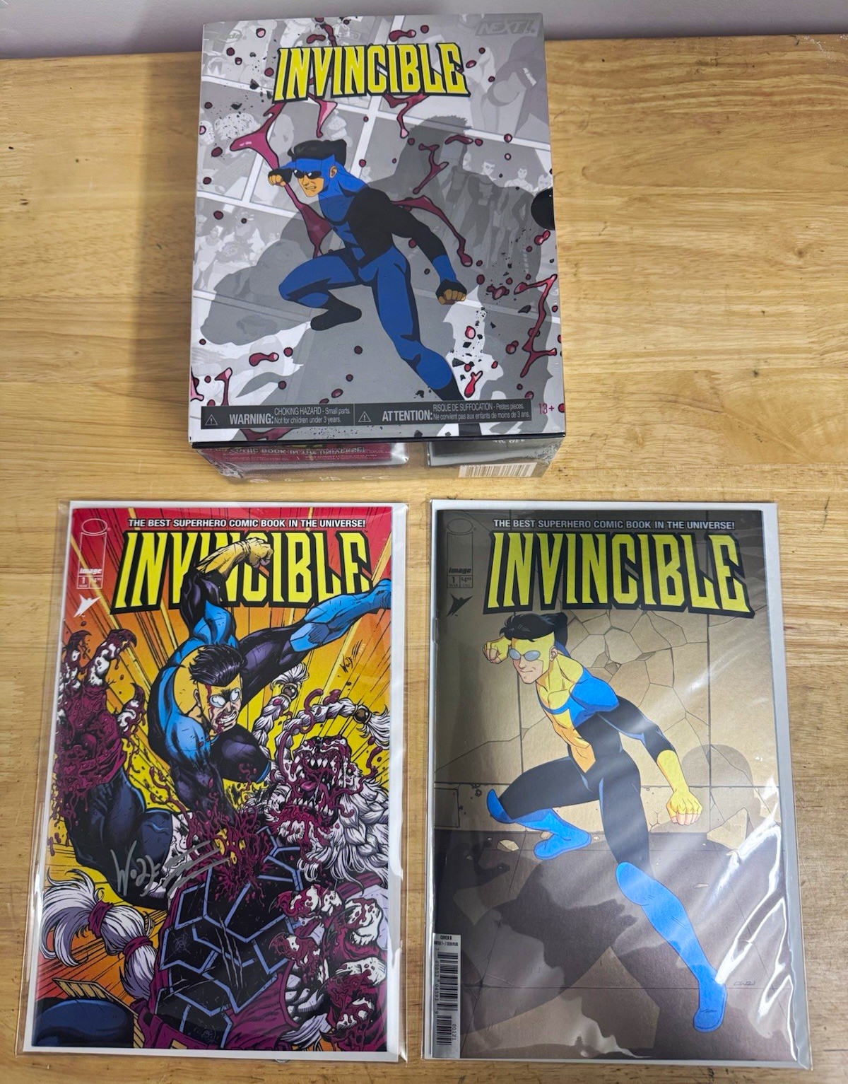 Invincible Bundle, Autographed comic, Jada toys comic con exclusive Invincible Invincible Bundle, Autographed comic, Jada toys comic con exclusive Invincible