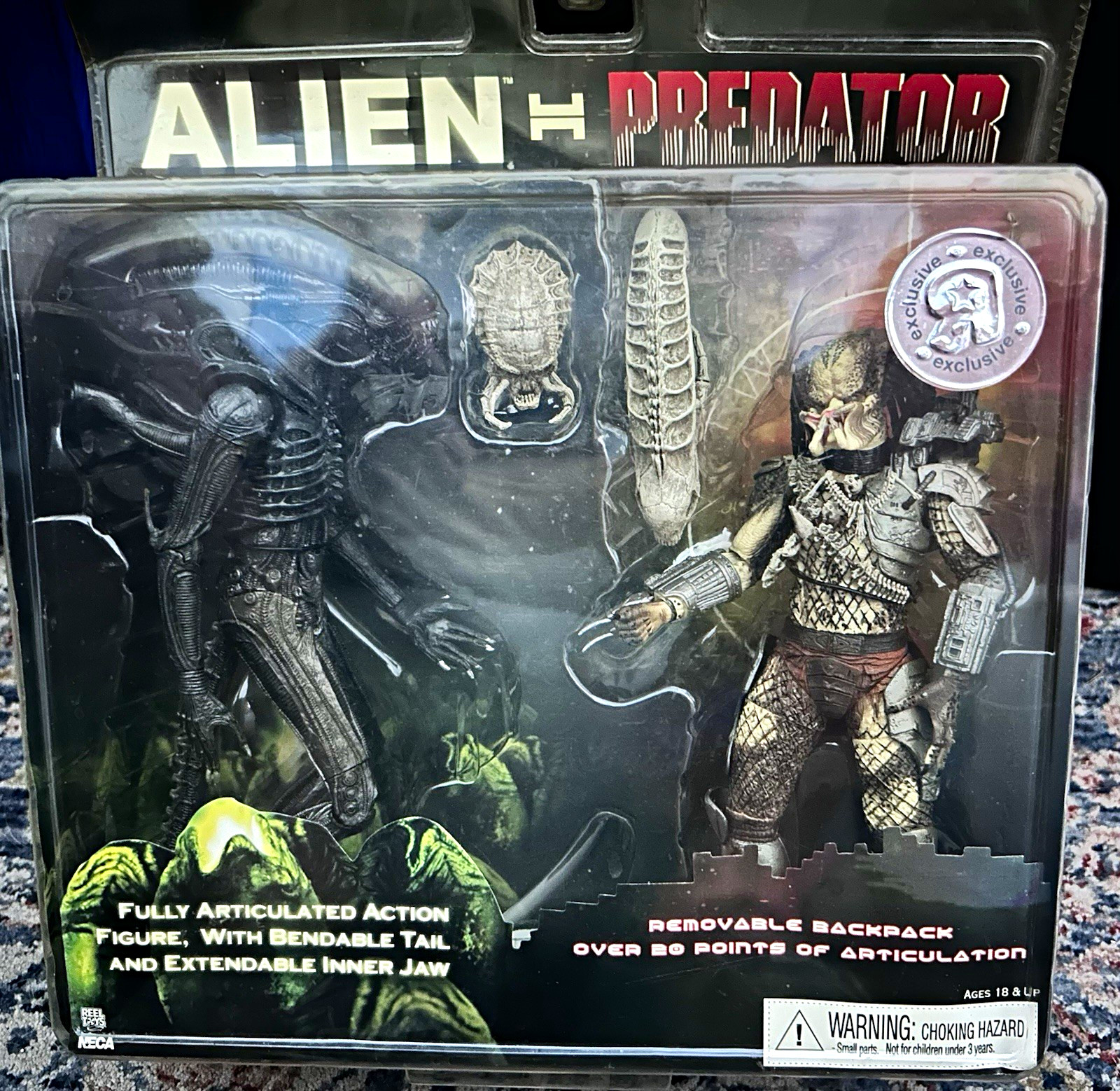 NECA Alien vs Predator 2-Pack Toys R Us Exclusive Classic Action Figures Sealed NECA Alien vs Predator 2-Pack Toys R Us Exclusive Classic Action Figures Sealed