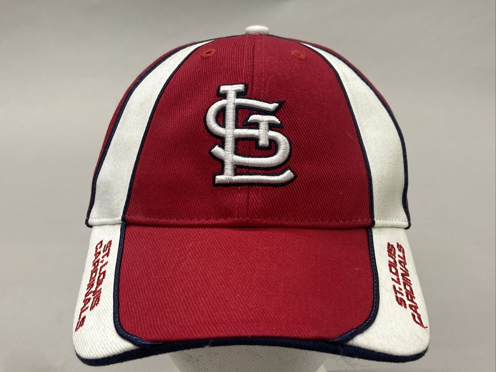 St Louis Cardinals - Fan Favorite Red & White Adjustable Hat Cap