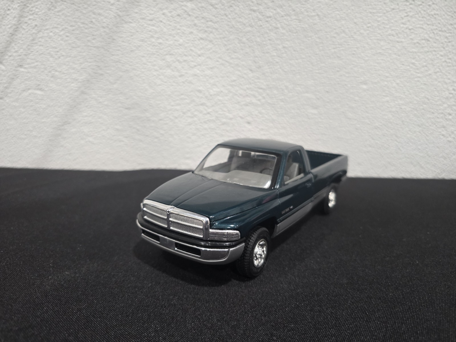 AMT/Ertl #6195EO 1995 DODGE RAM 2500 P/U 1/25 PROMO PLASTIC TRUCK EMERALD GREEN AMT/Ertl #6195EO 1995 DODGE RAM 2500 P/U 1/25 PROMO PLASTIC TRUCK EMERALD GREEN