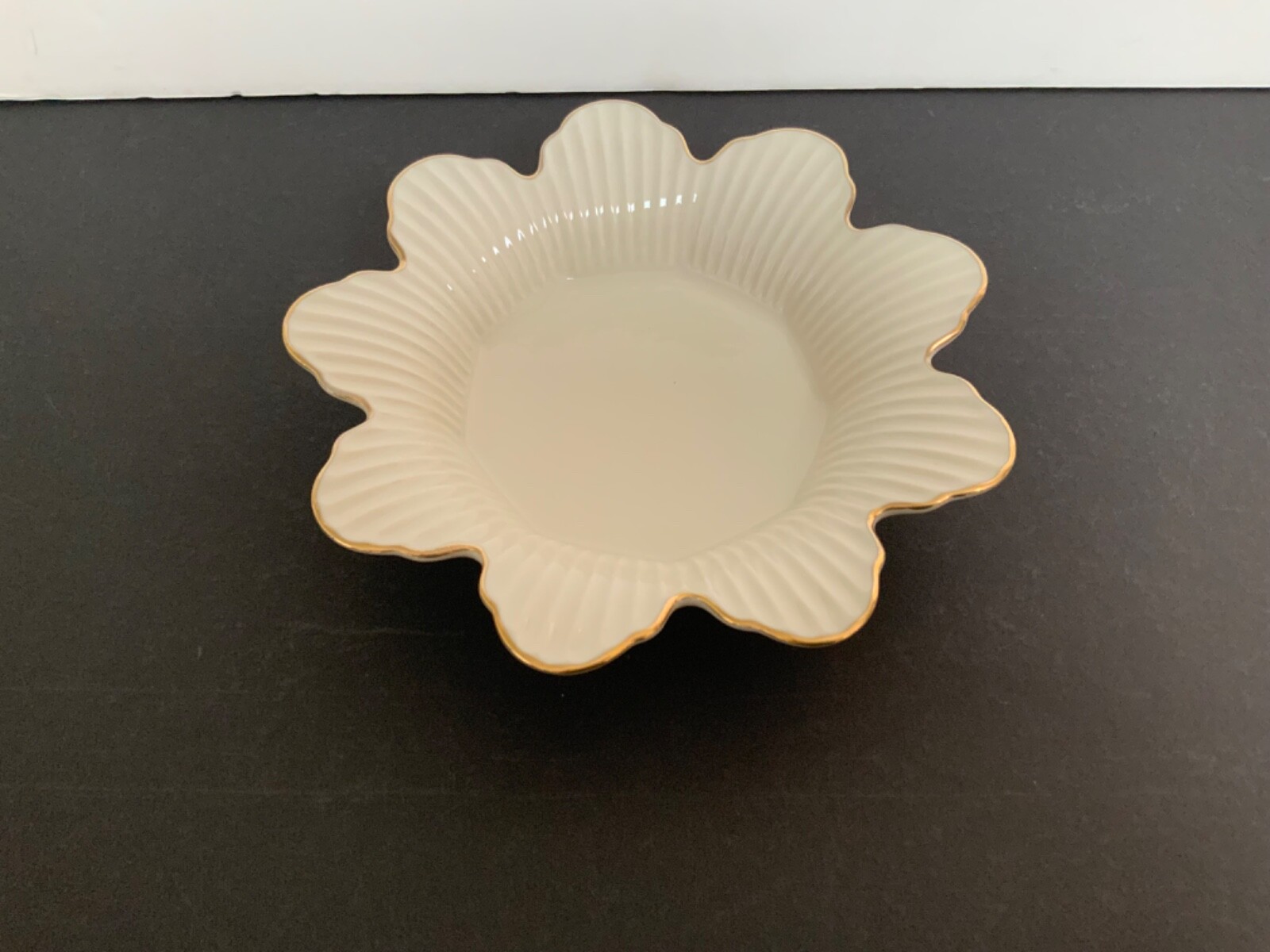 Lenox Meridian Collection 9 pedal gold trim candy dish Lenox Meridian Collection 9 pedal gold trim candy dish